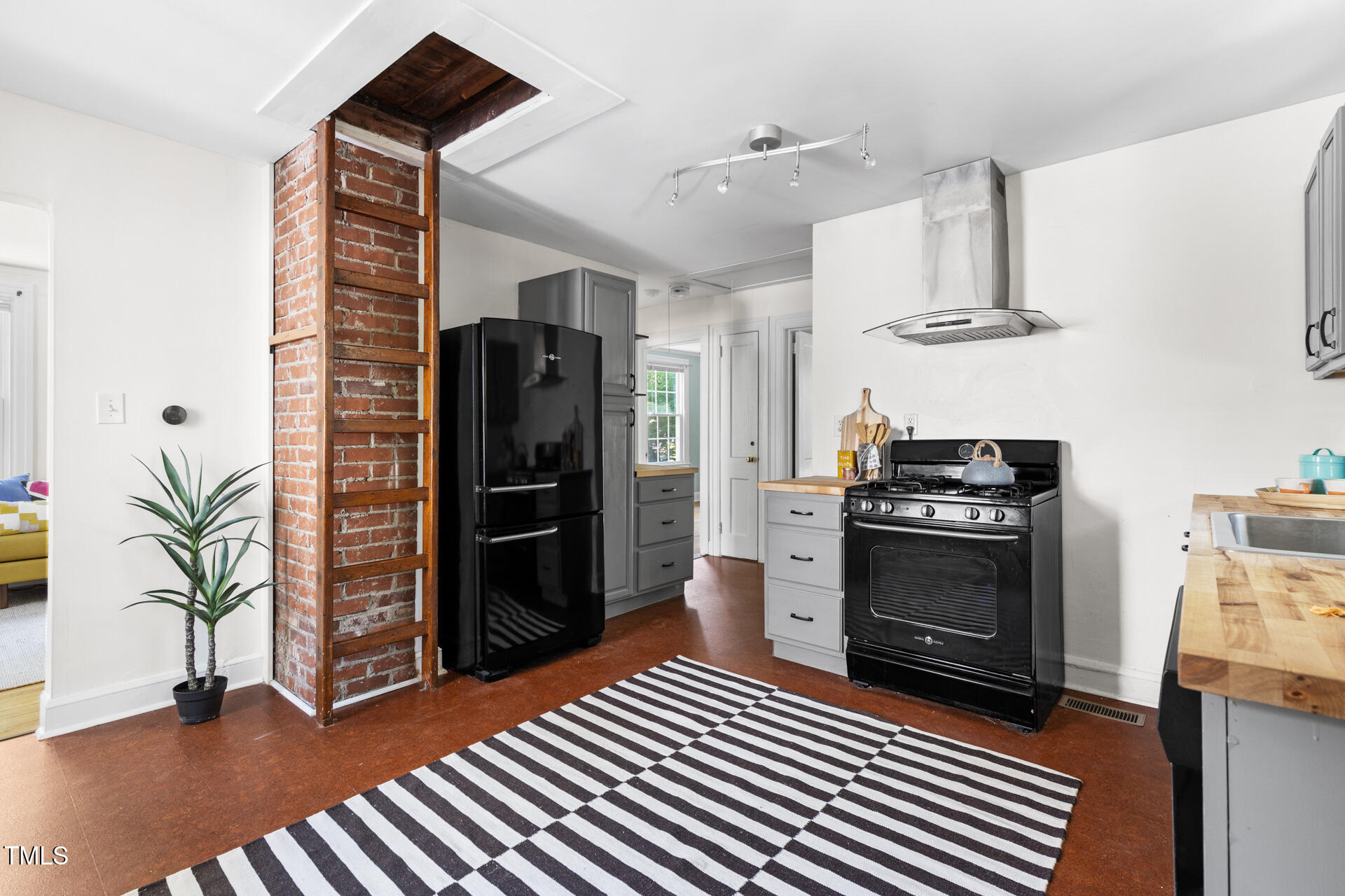 106 W Edgewood Drive