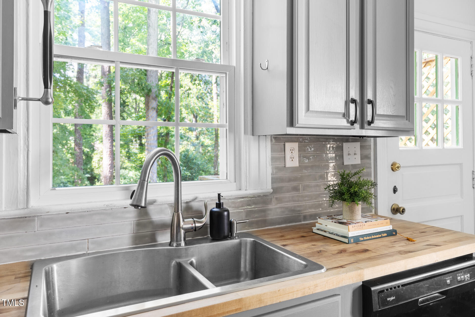 106 W Edgewood Drive