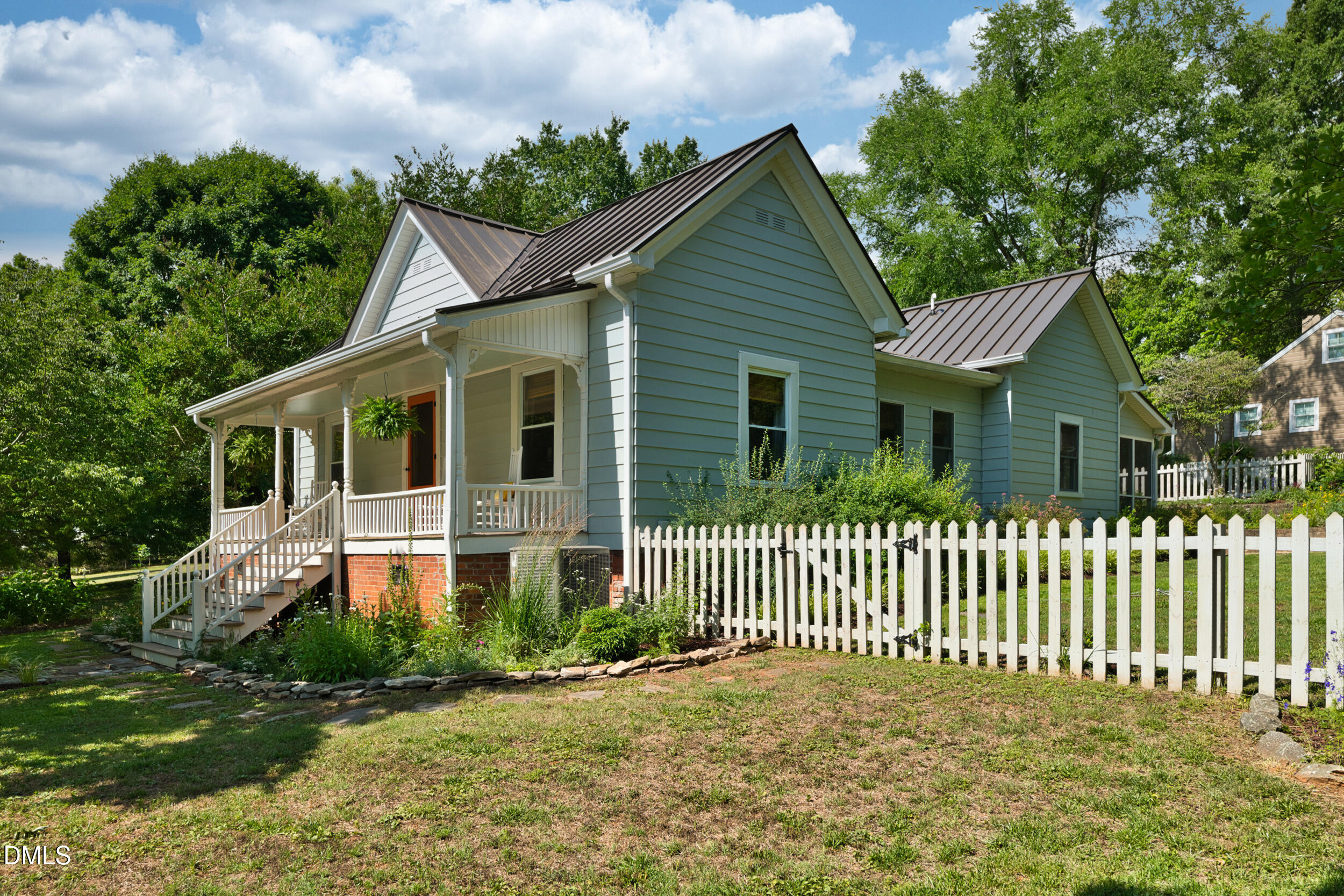 108 S Occoneechee Street