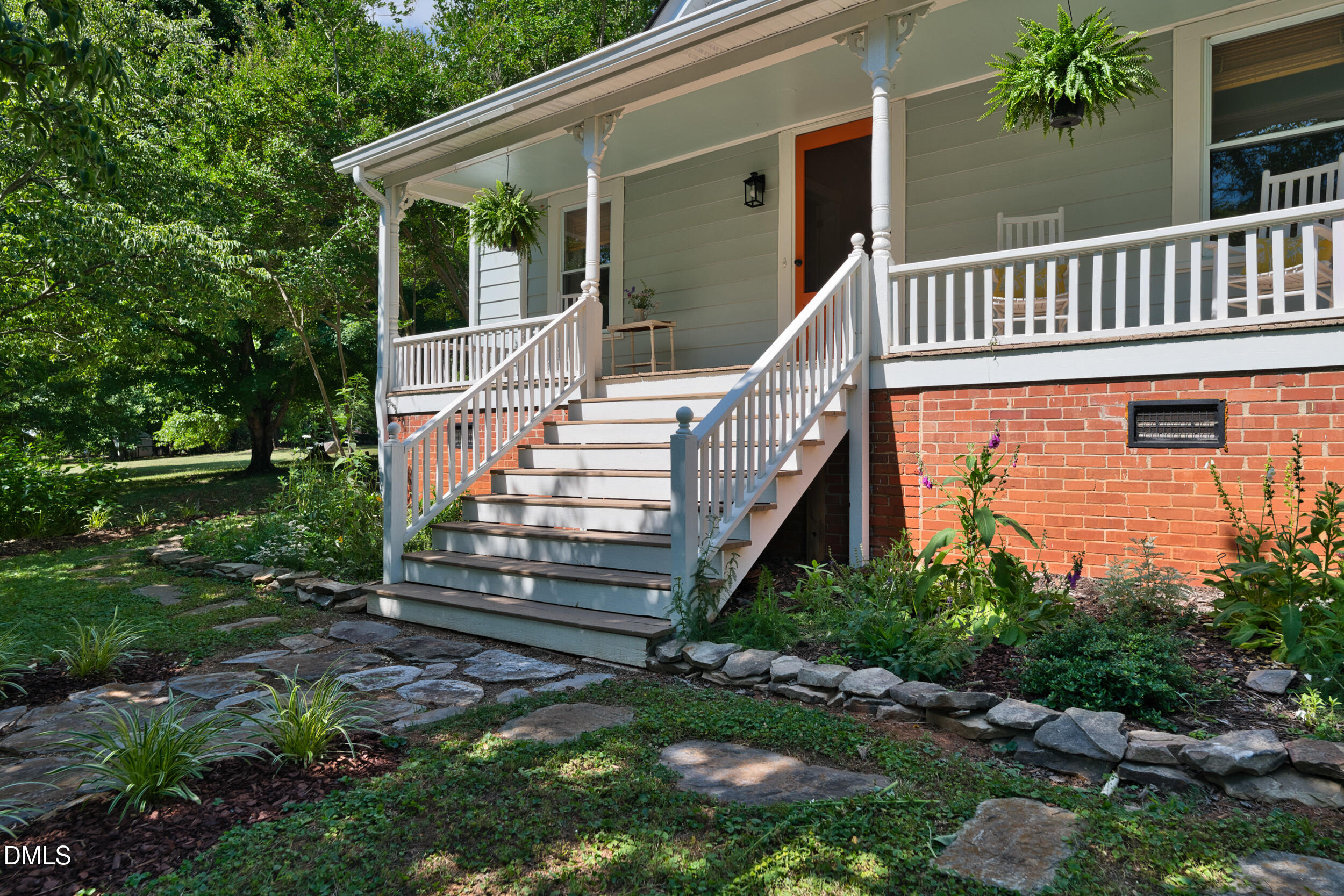 108 S Occoneechee Street