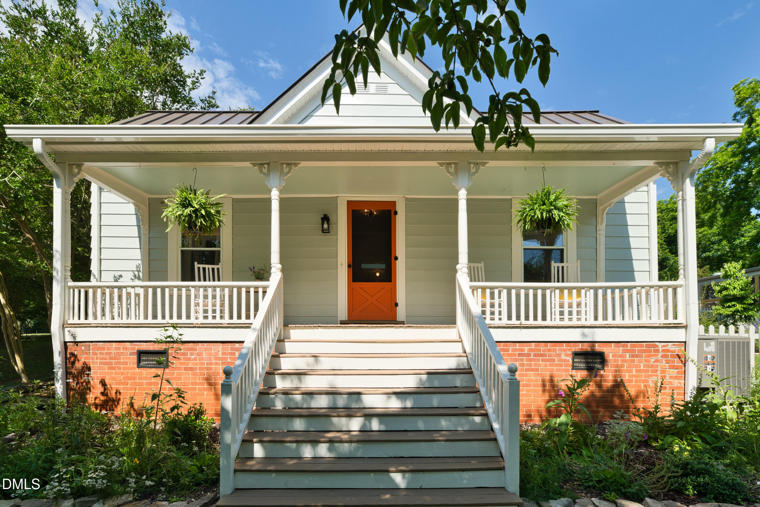 108 S Occoneechee Street