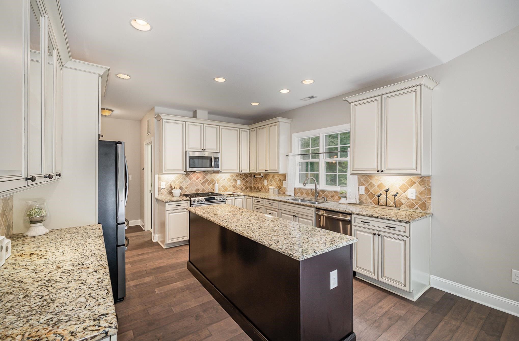 3640 Pine View Circle