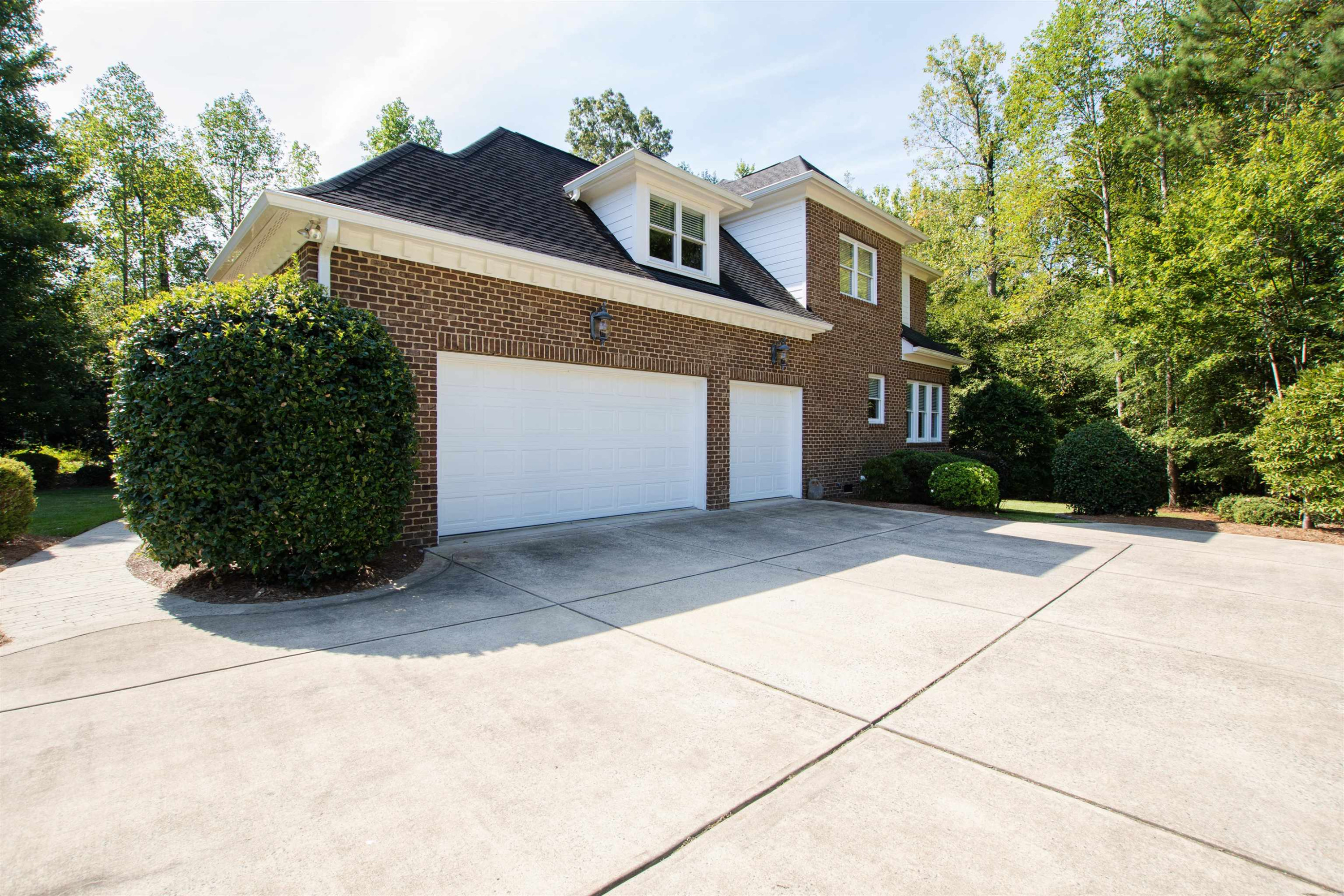 32 Woodgate Court