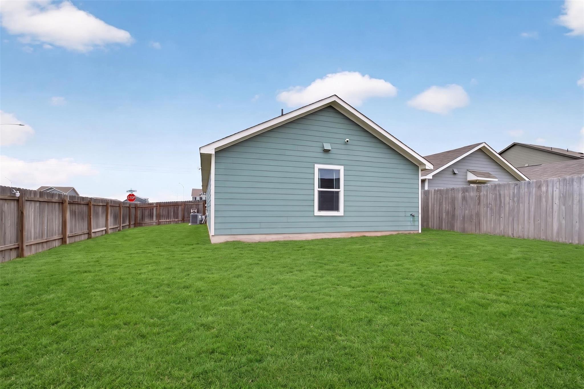 1211 Largemouth LN