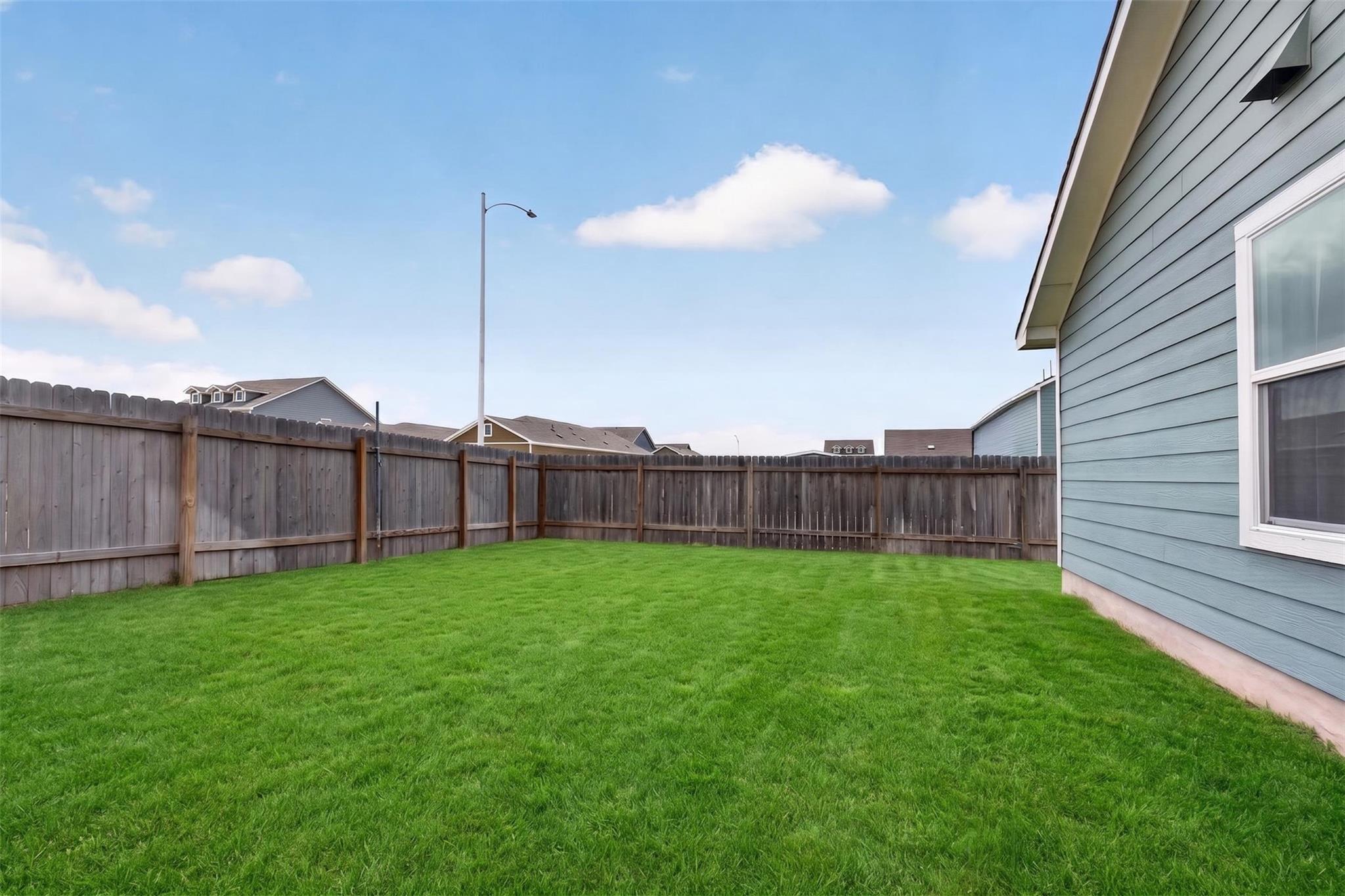 1211 Largemouth LN