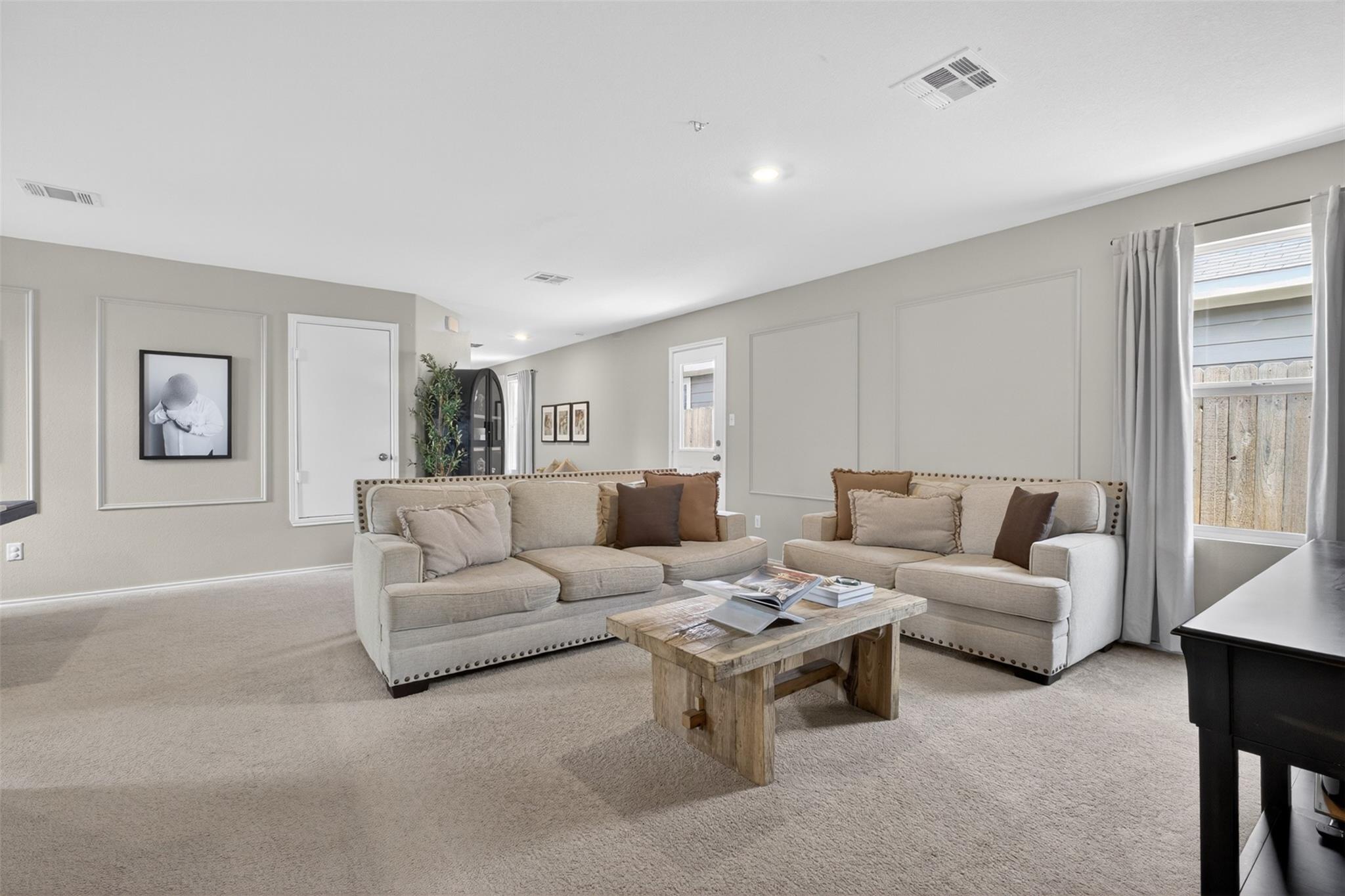 1211 Largemouth LN