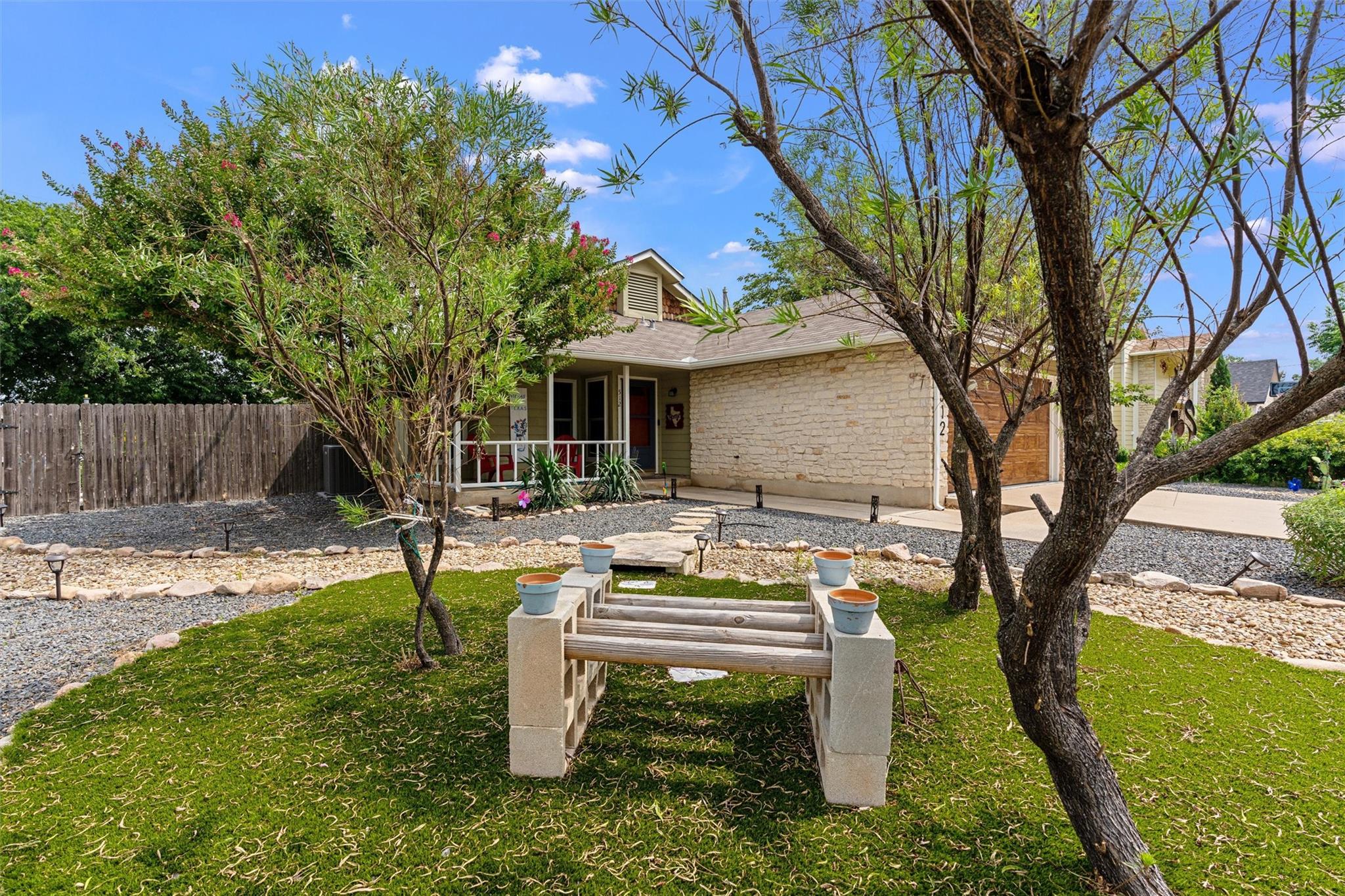512 Edwards DR
