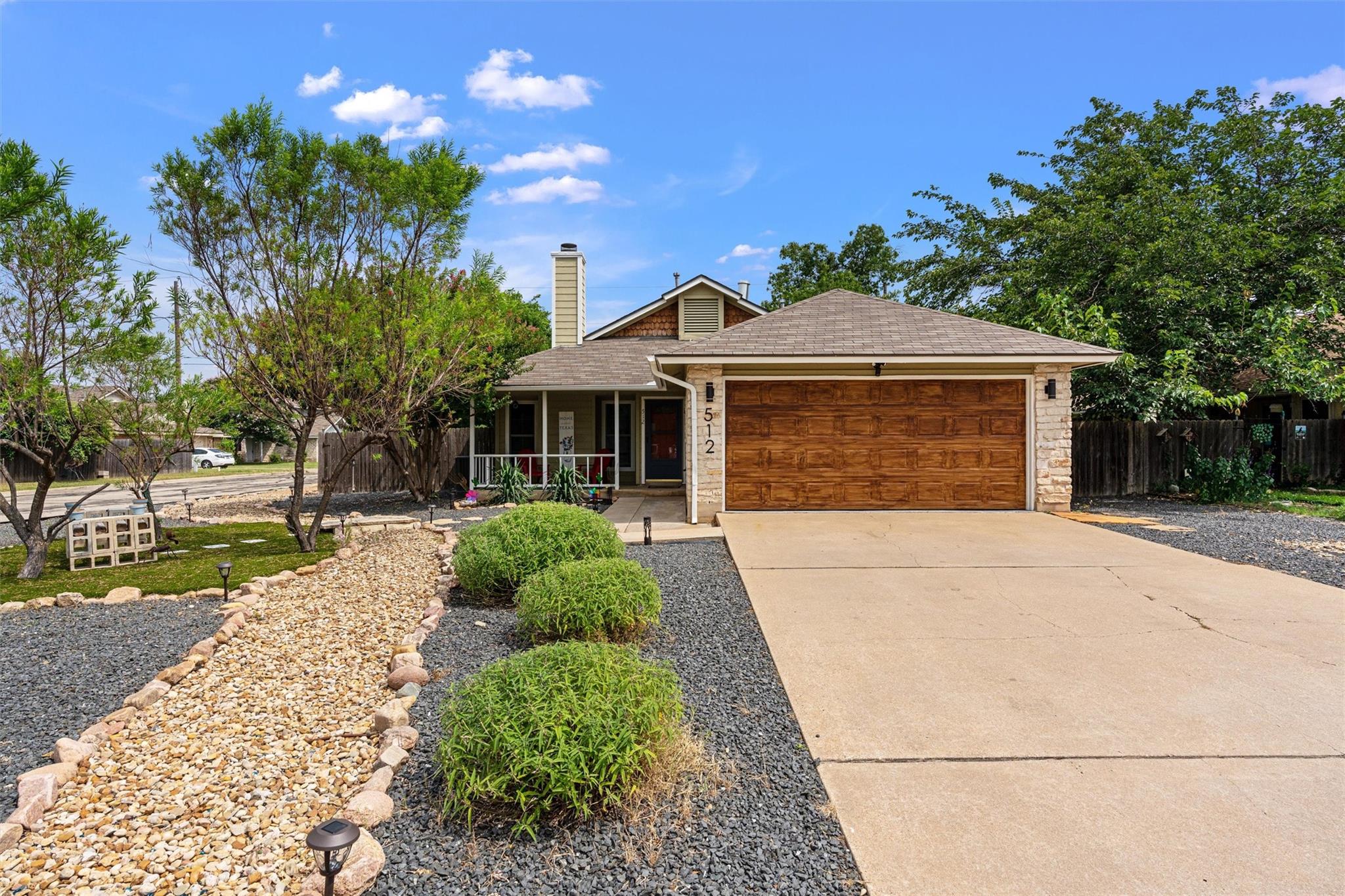 512 Edwards DR