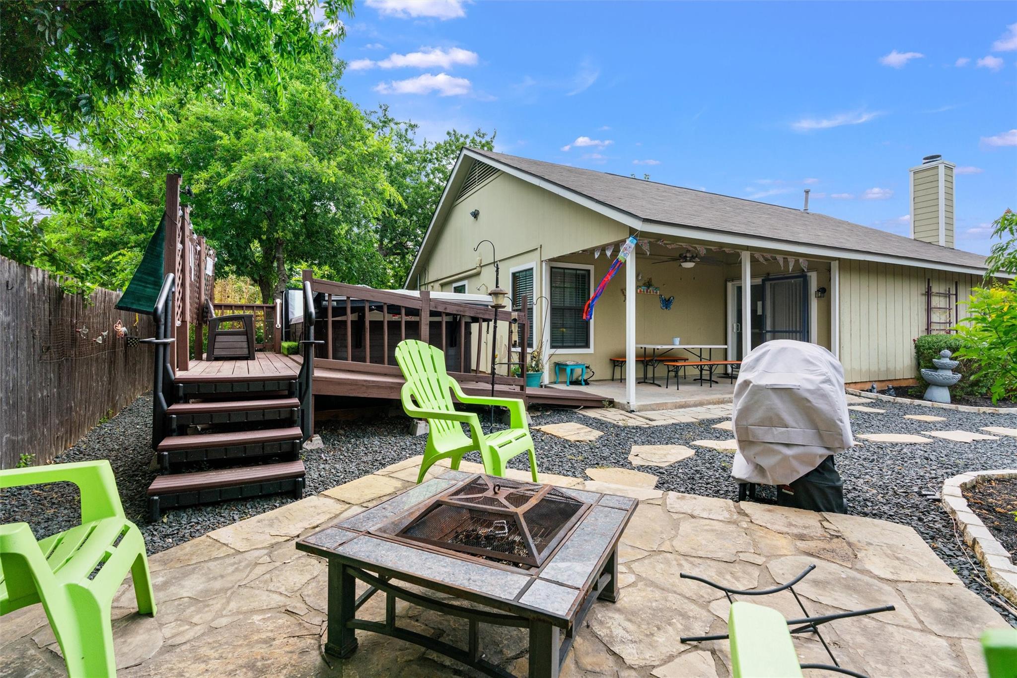 512 Edwards DR