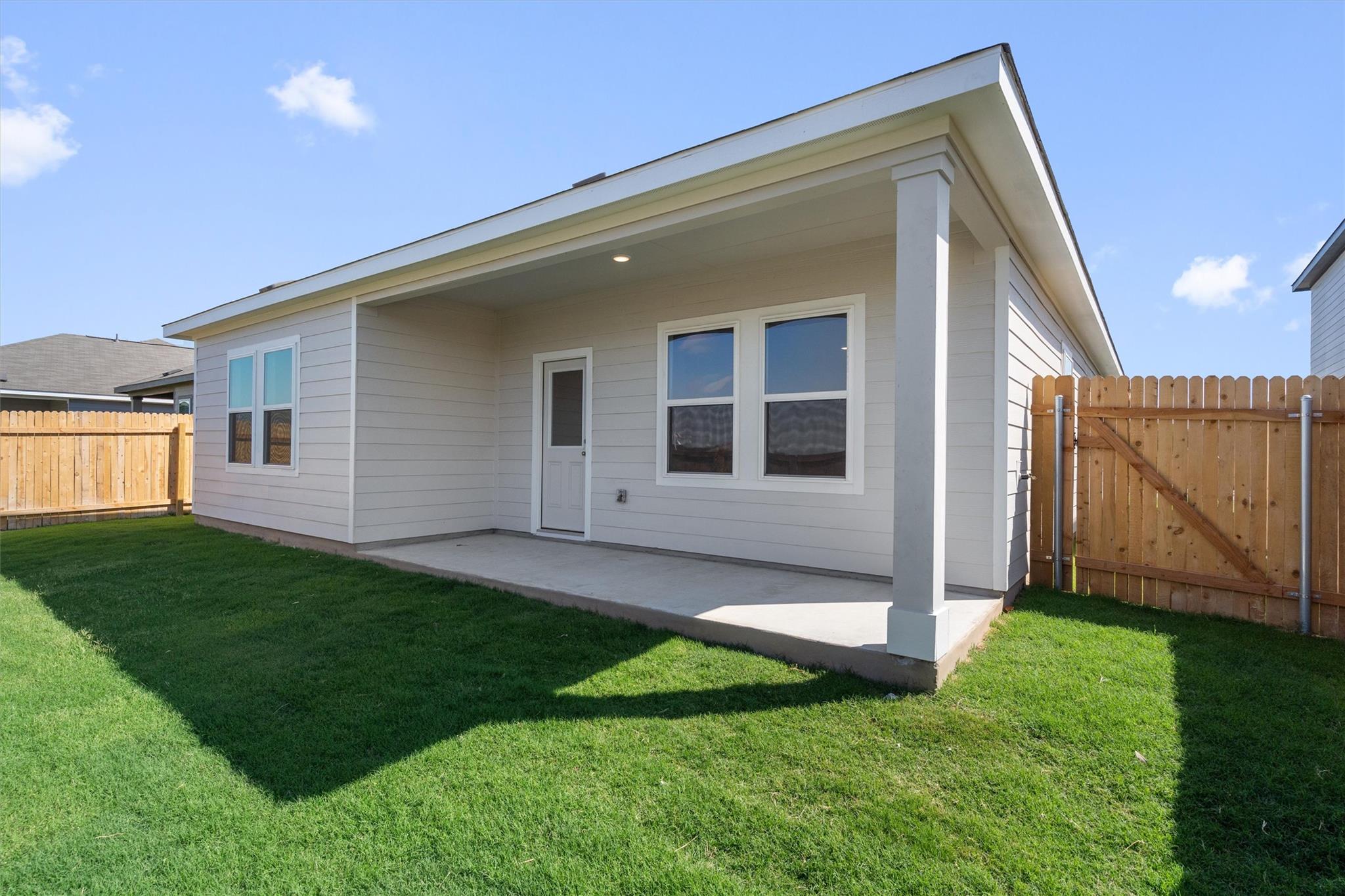 105 Bridgeview DR, Hutto