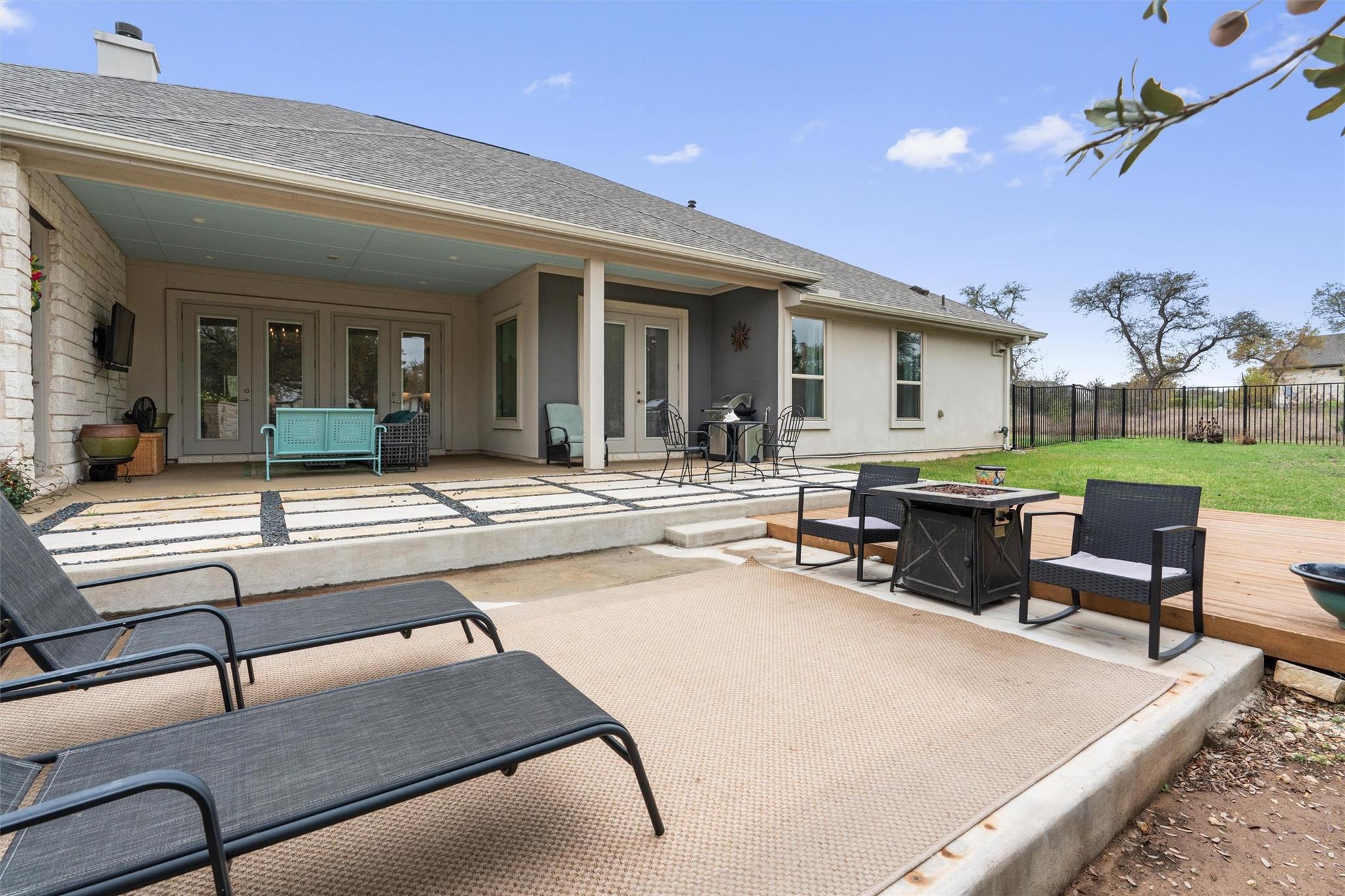 2201 Live Oak RD