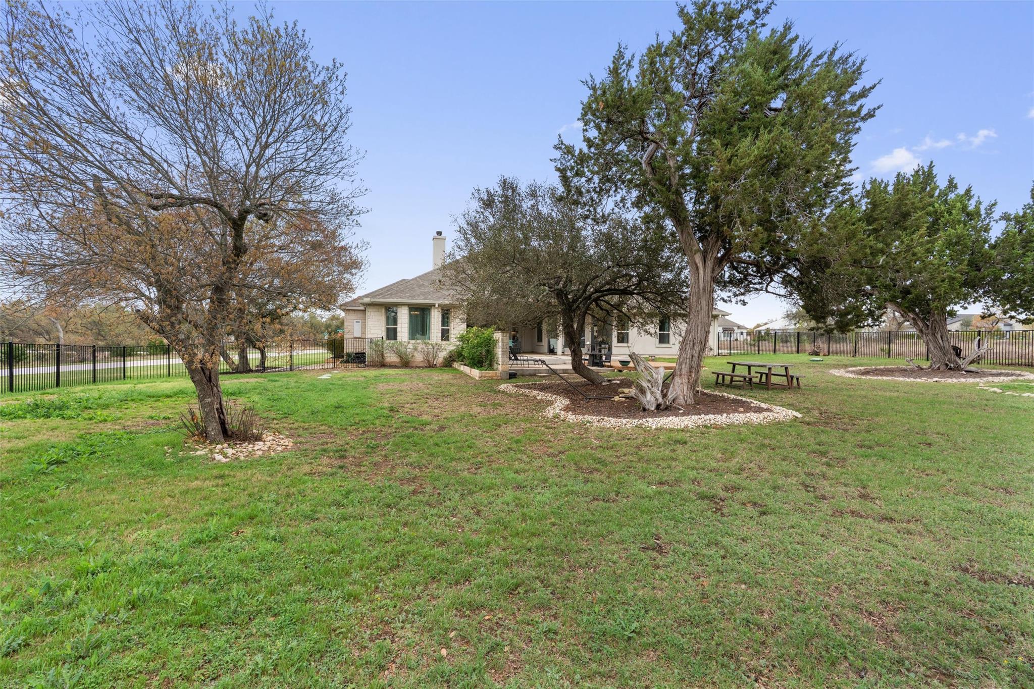 2201 Live Oak RD