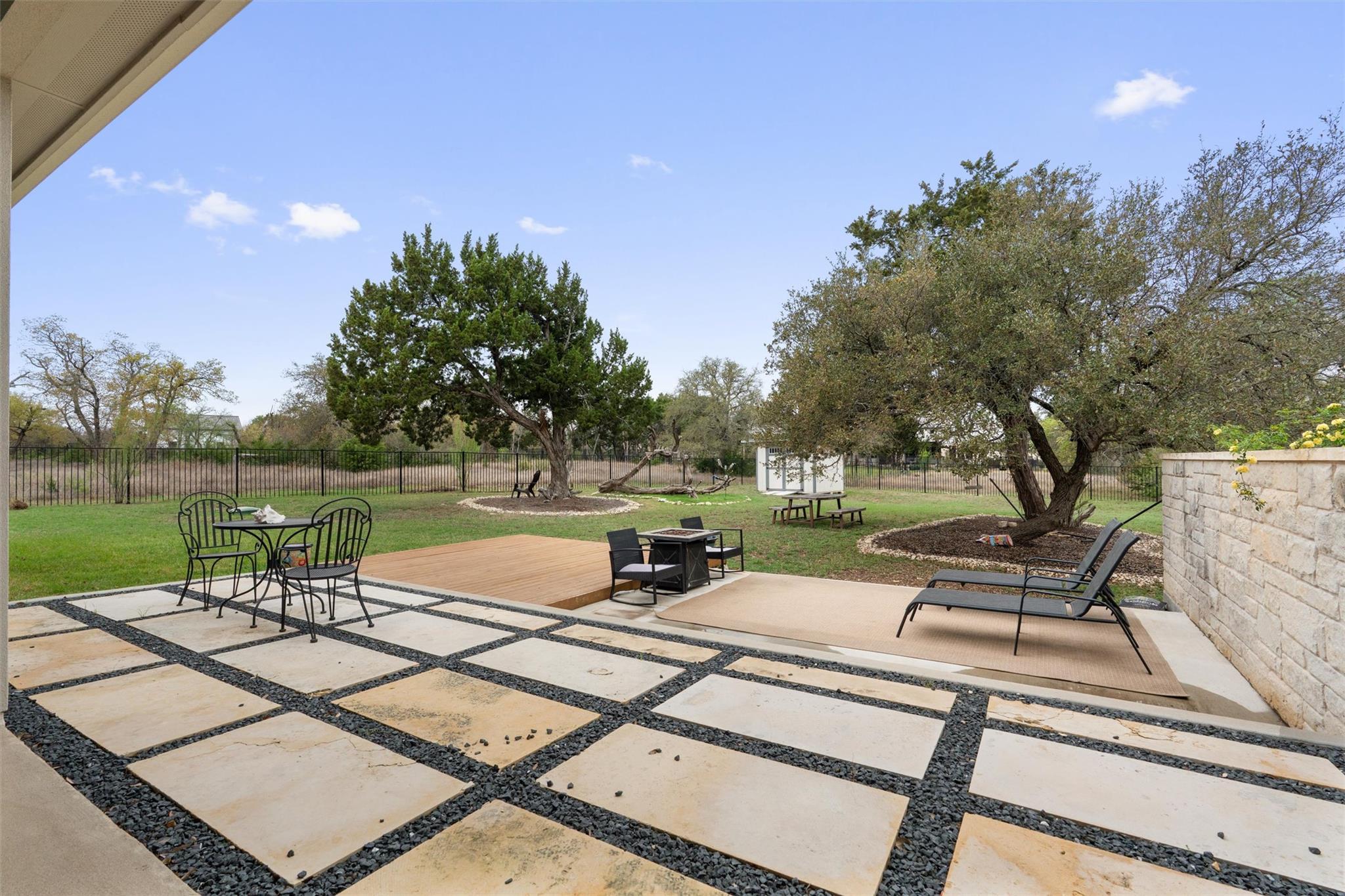2201 Live Oak RD