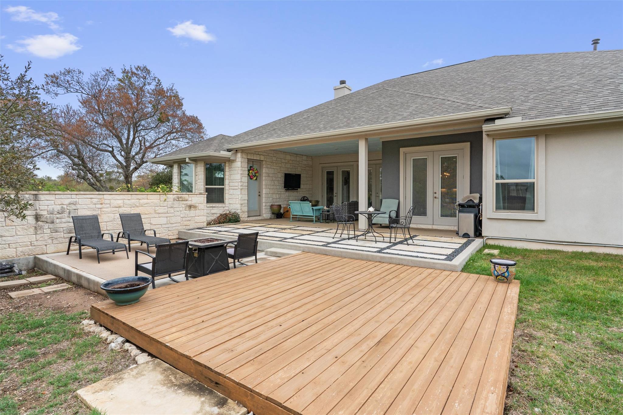 2201 Live Oak RD