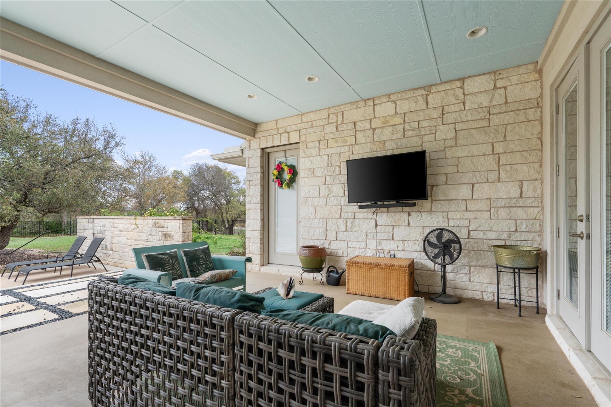 2201 Live Oak RD