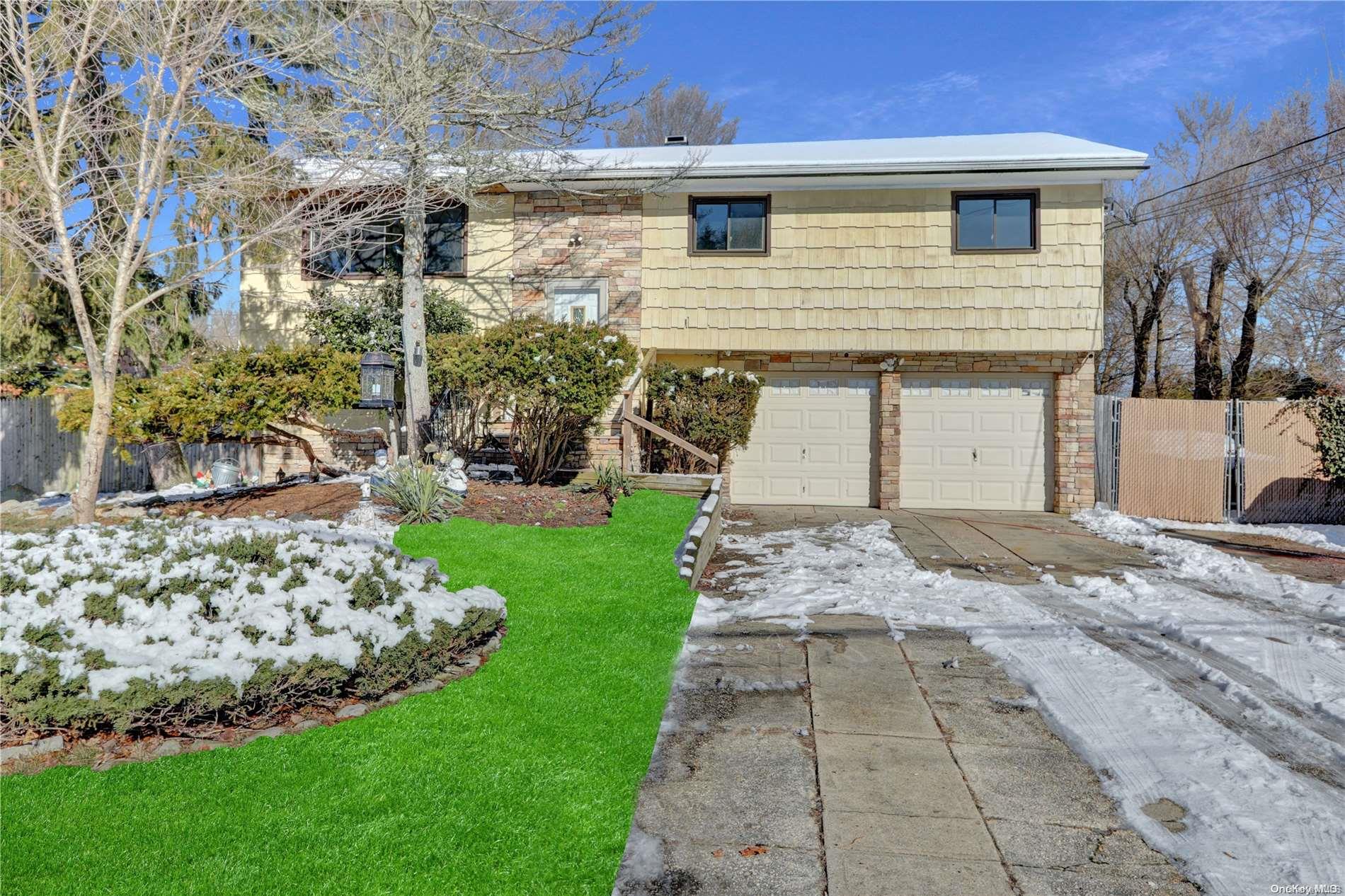 239 Manhasset Street