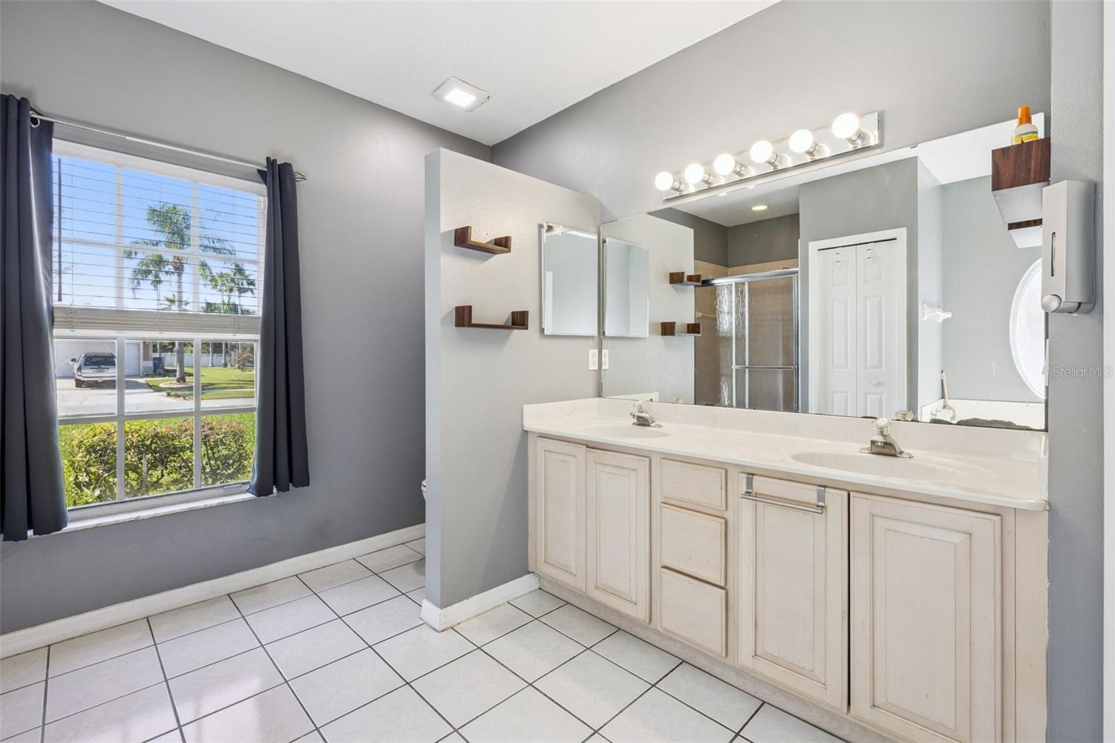 2207 JESSICA LN