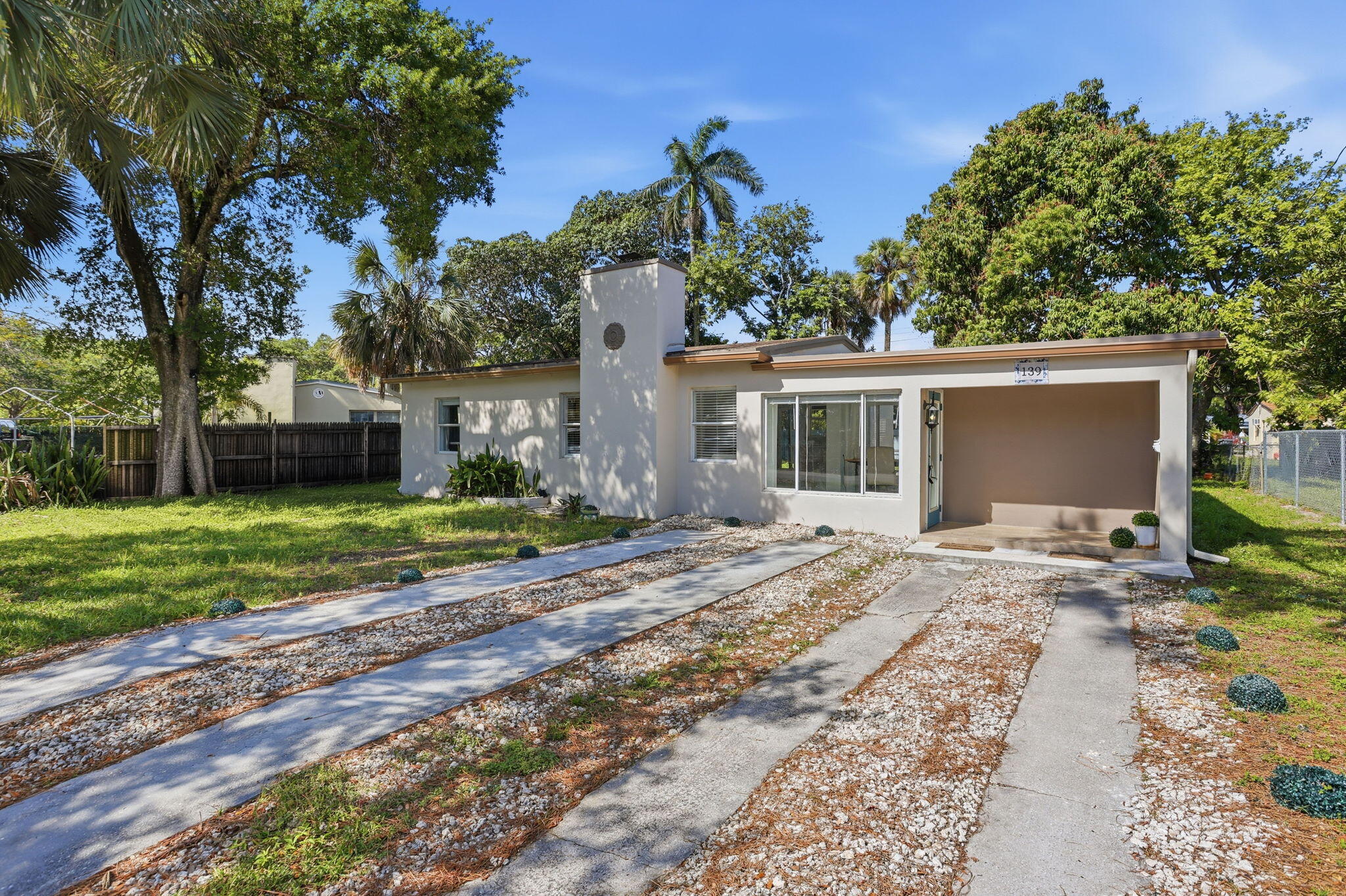139 SW 21st Way