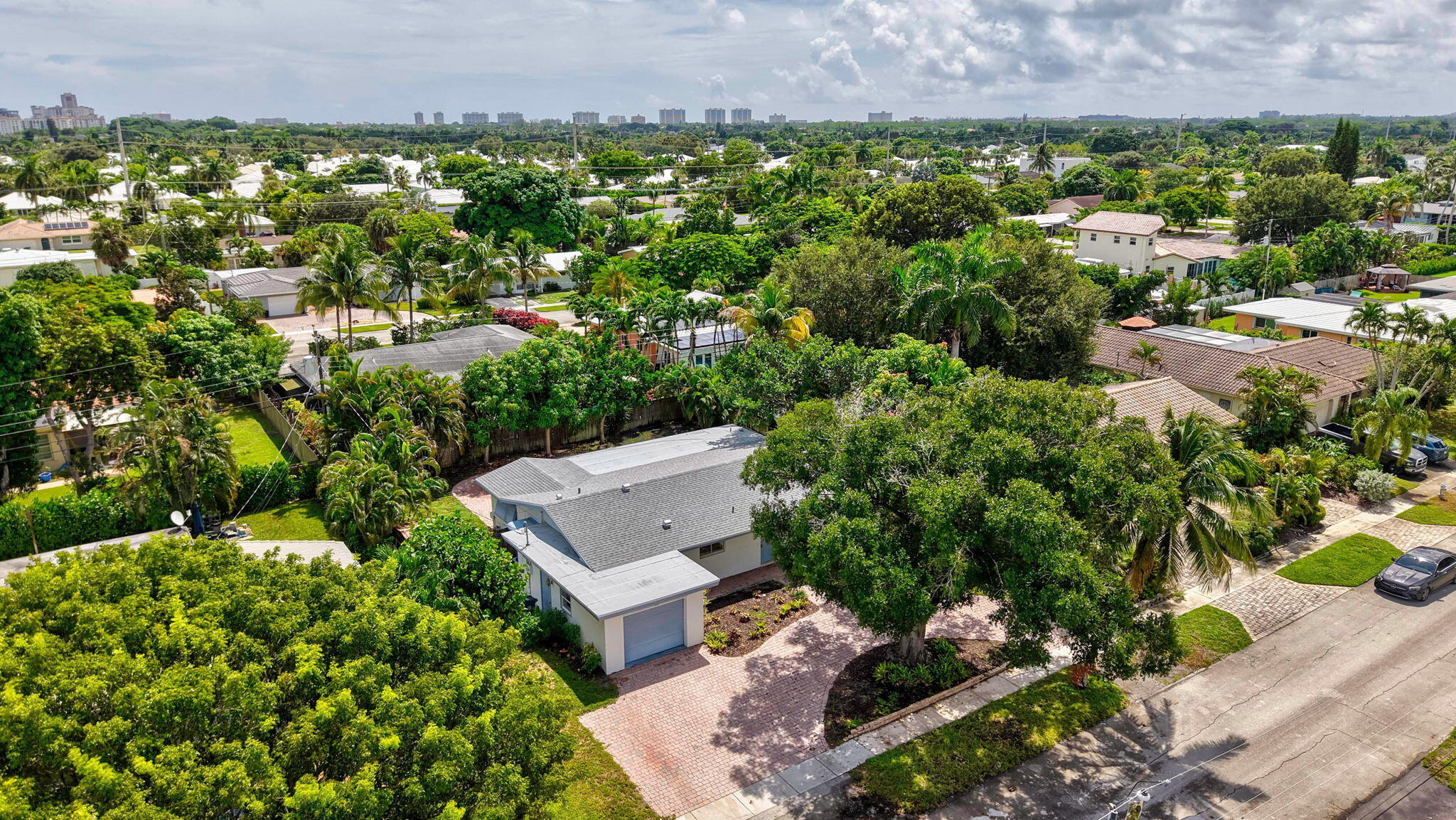 898 SW 10th Avenue