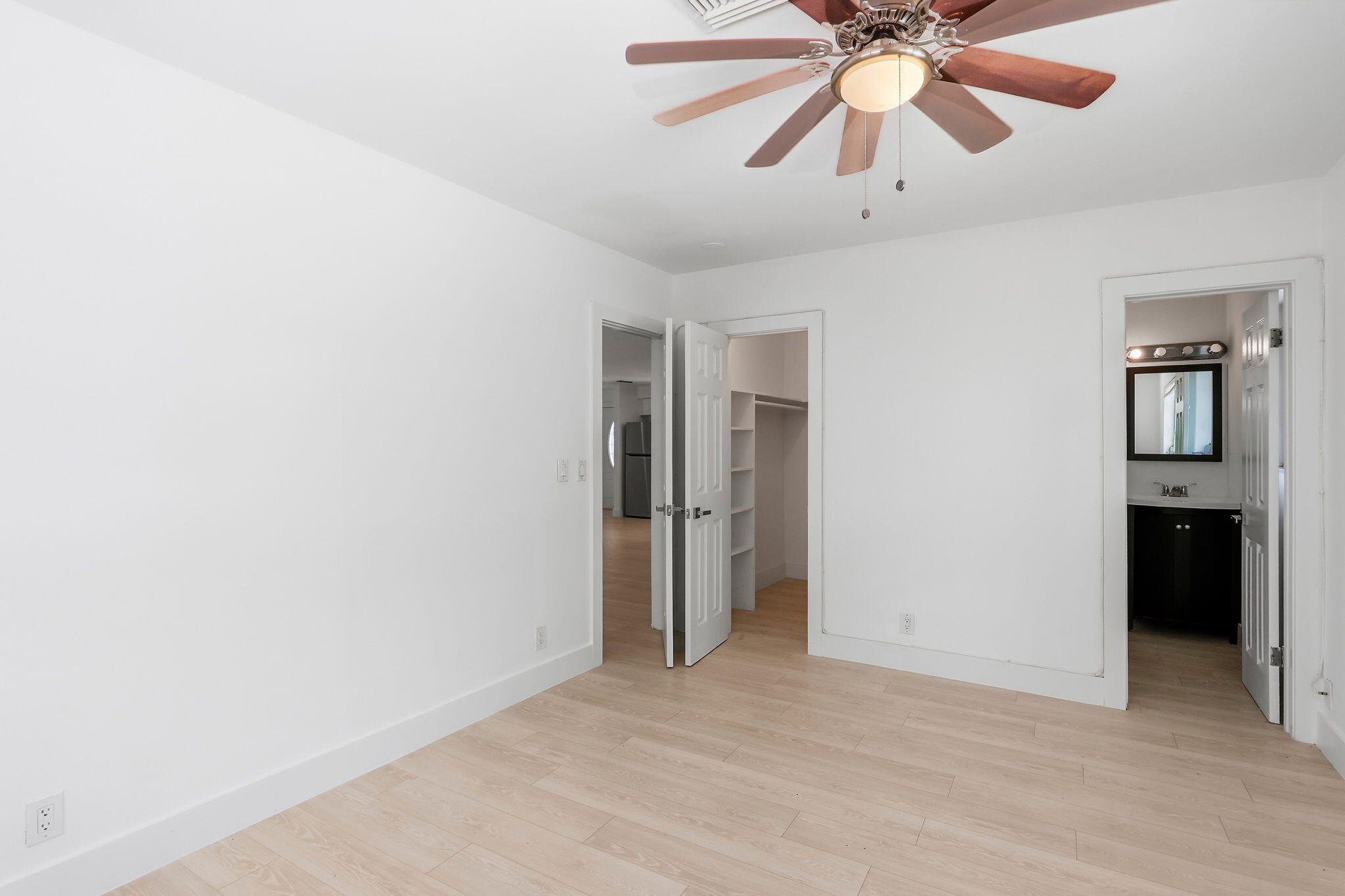 898 SW 10th Avenue