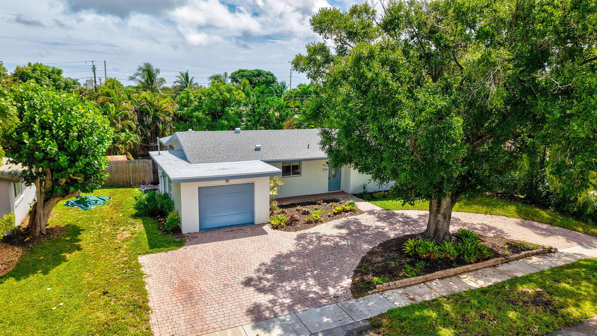 898 SW 10th Avenue