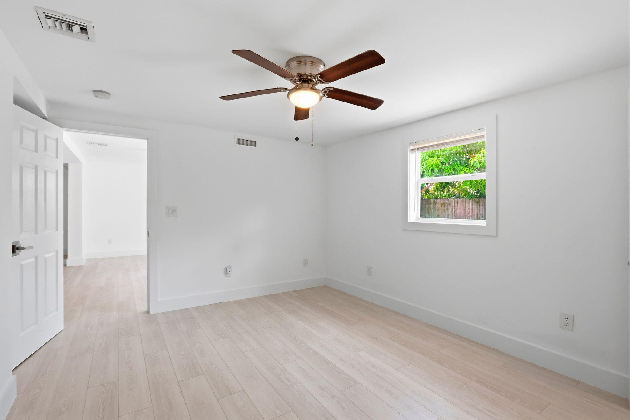 898 SW 10th Avenue
