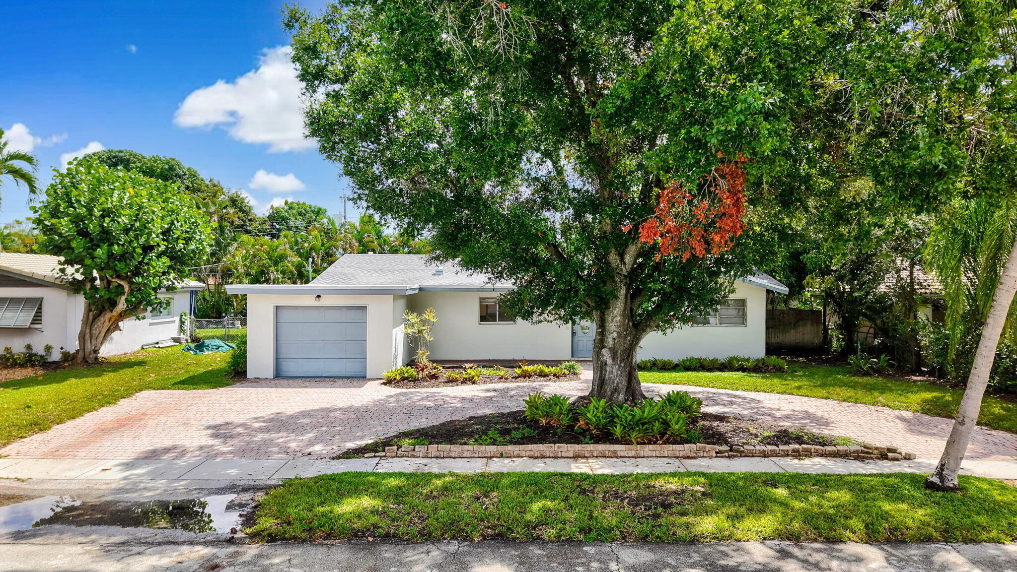 898 SW 10th Avenue