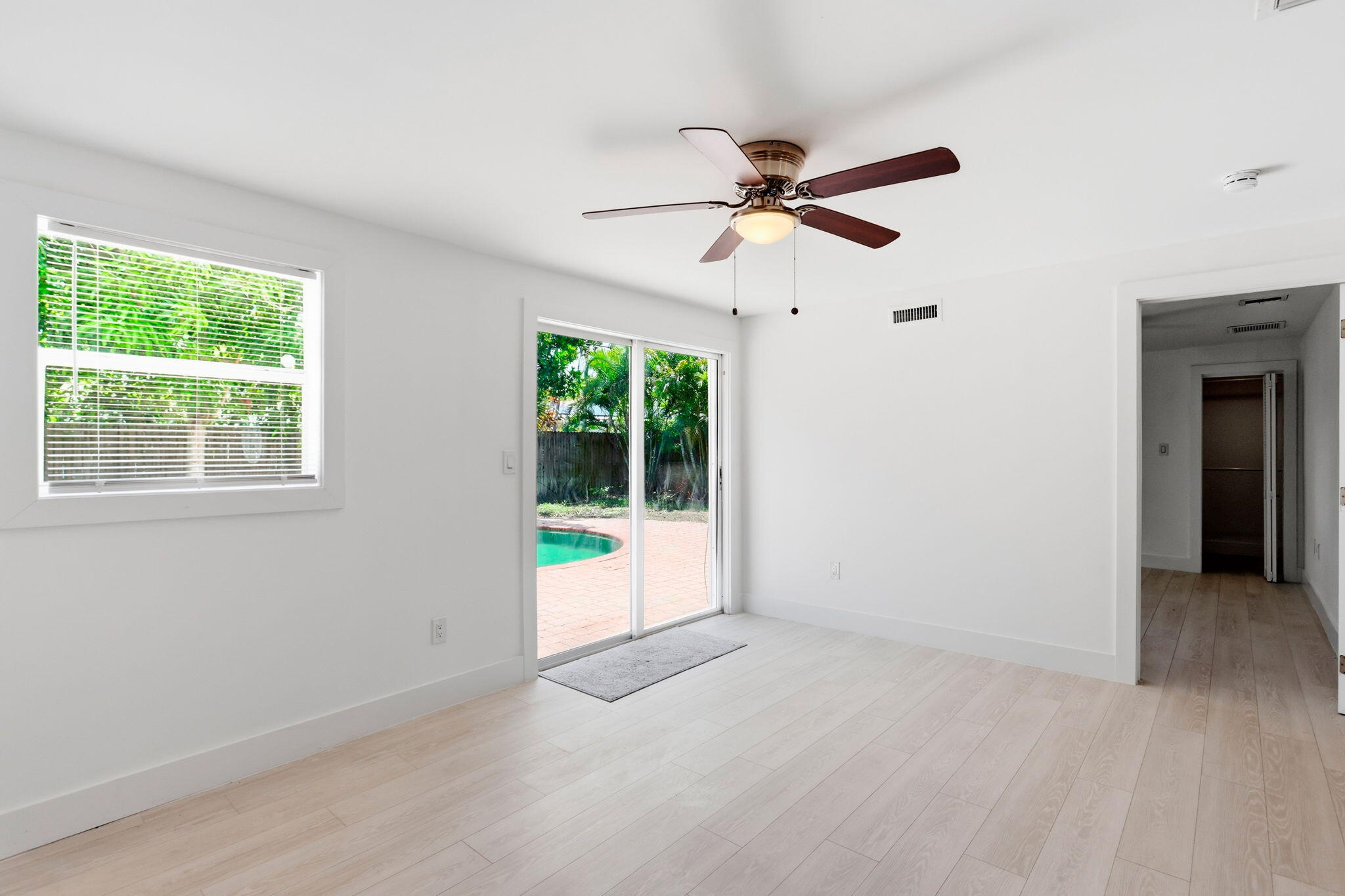 898 SW 10th Avenue