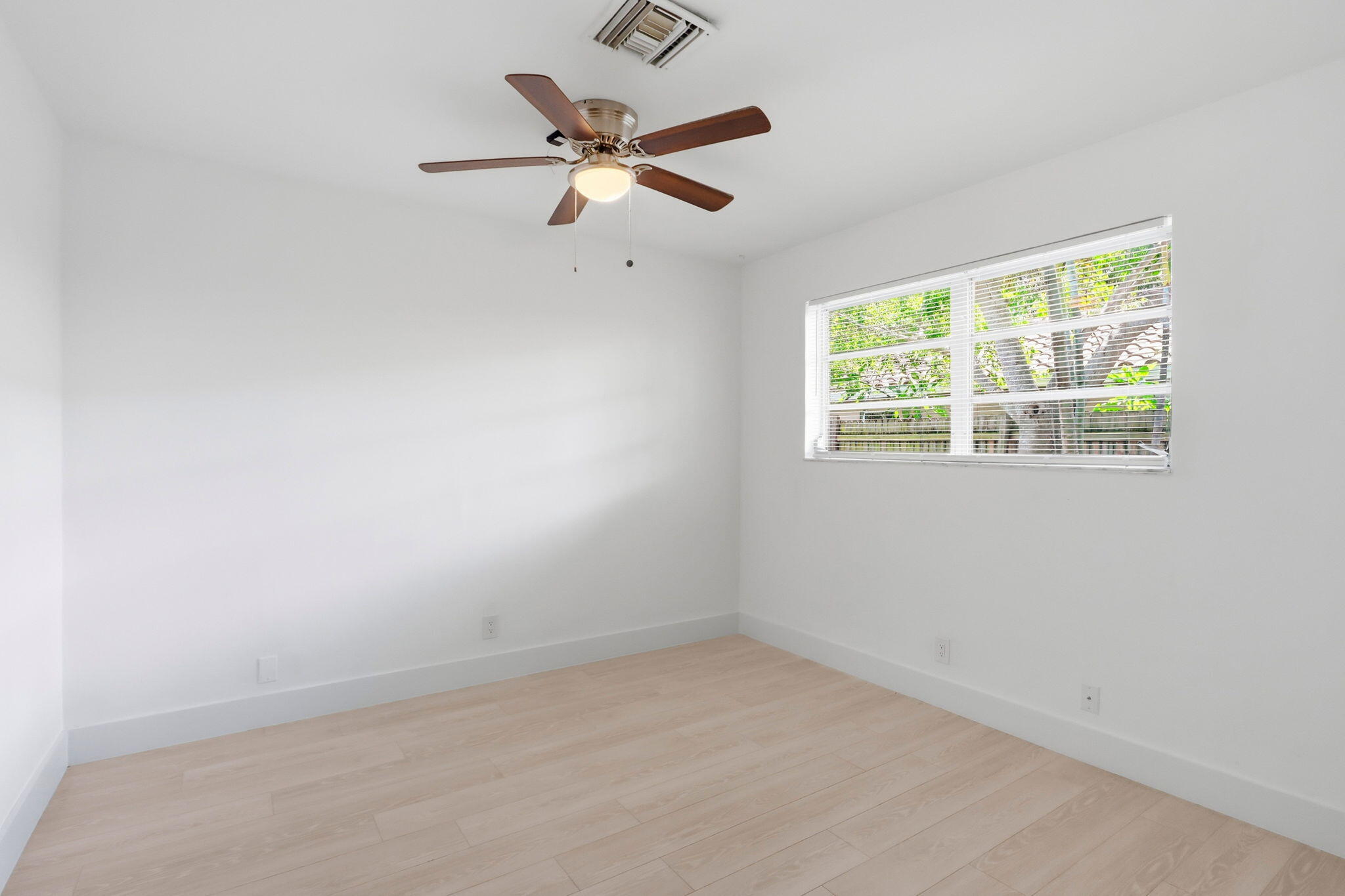 898 SW 10th Avenue