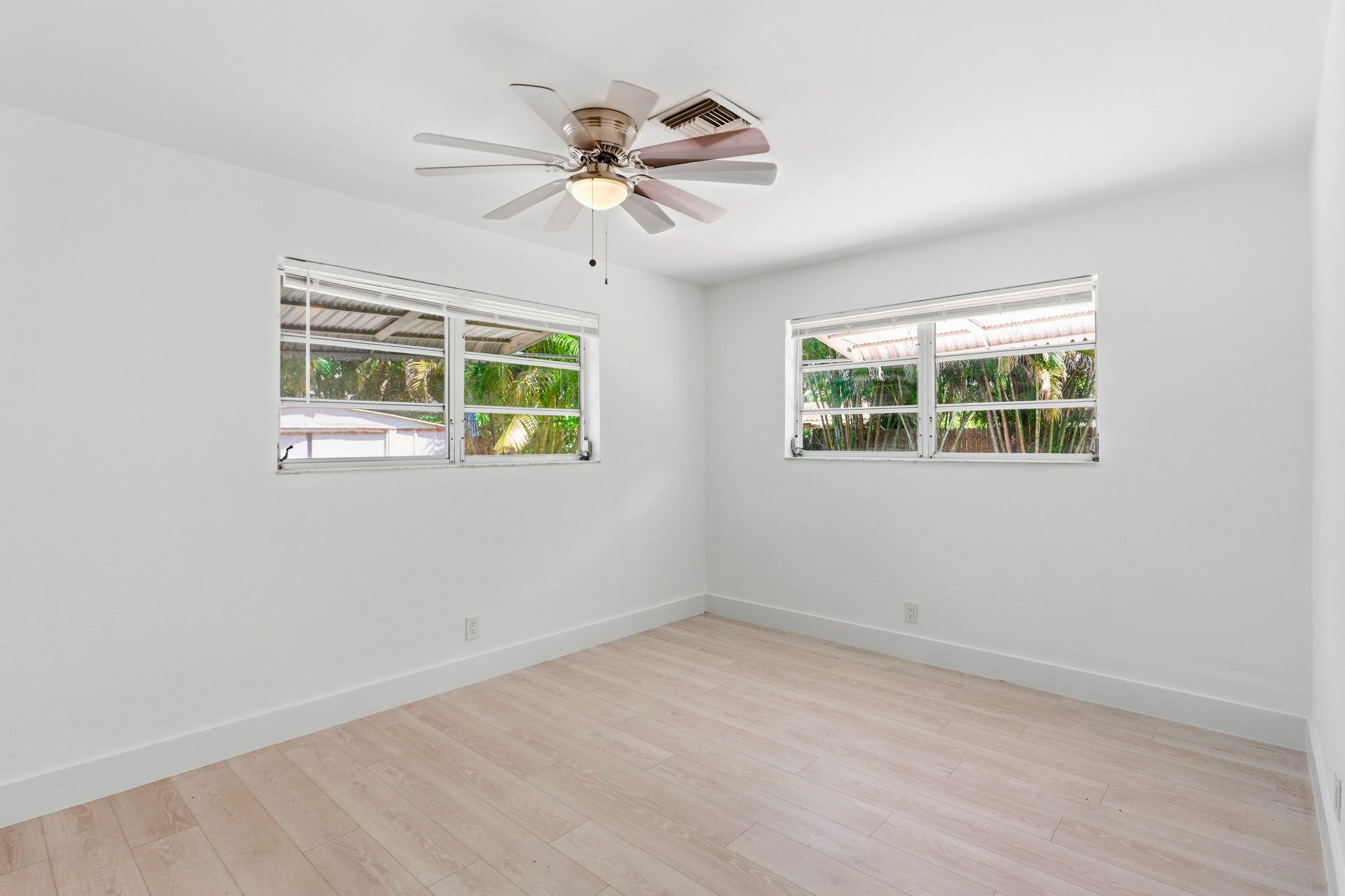 898 SW 10th Avenue