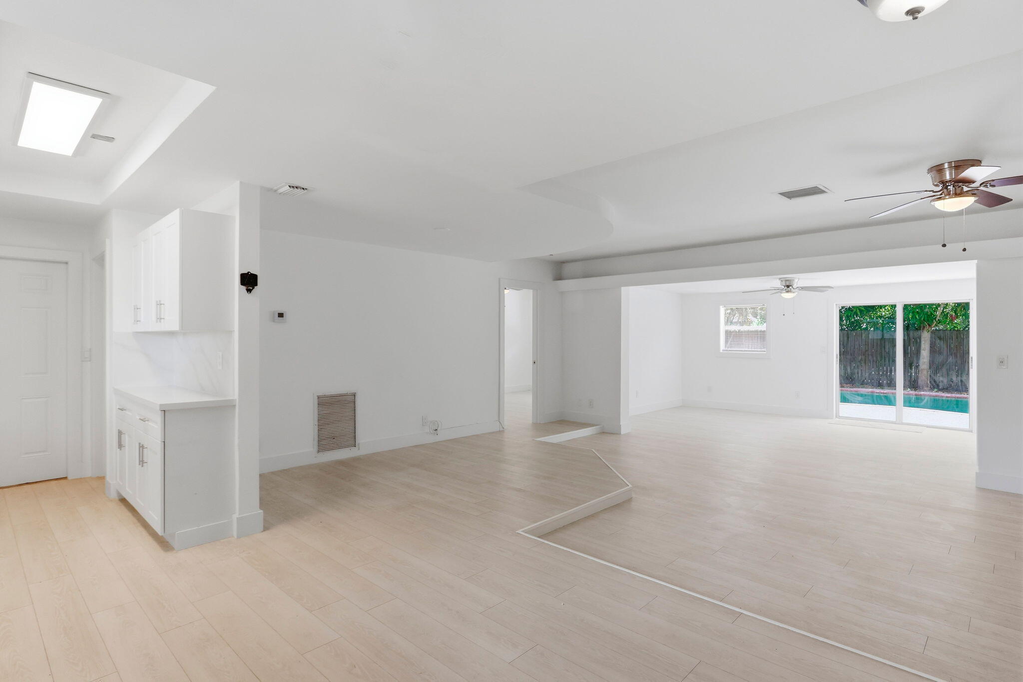 898 SW 10th Avenue