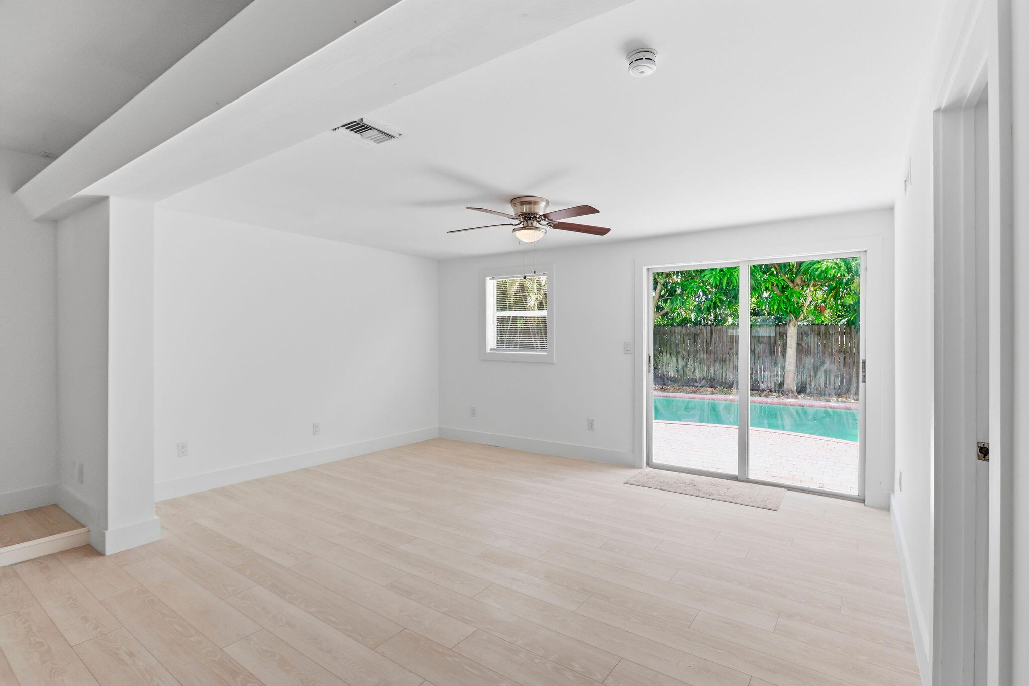898 SW 10th Avenue