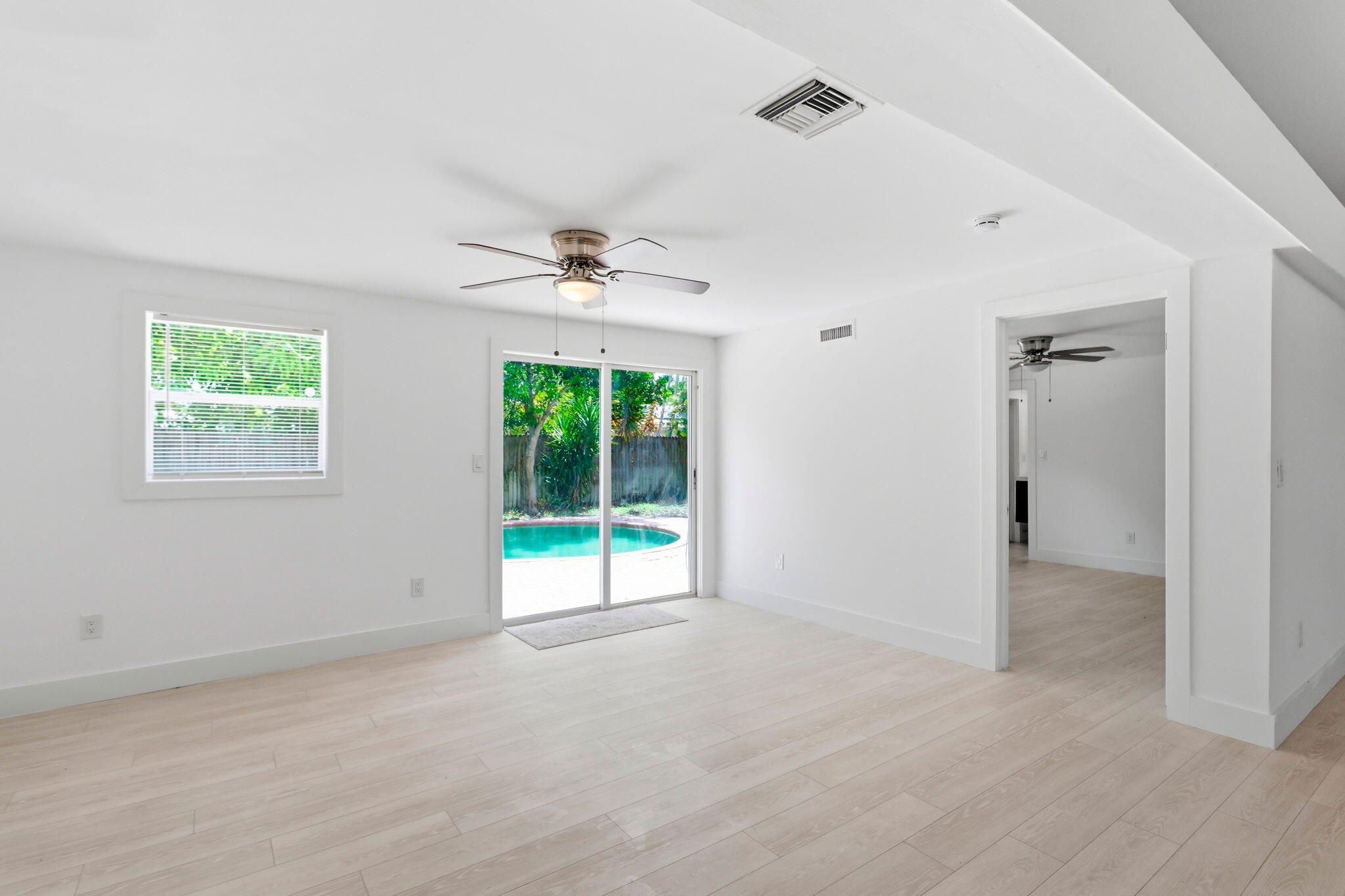 898 SW 10th Avenue