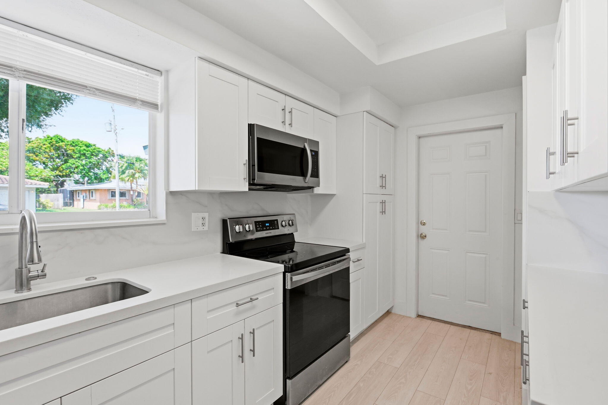 898 SW 10th Avenue