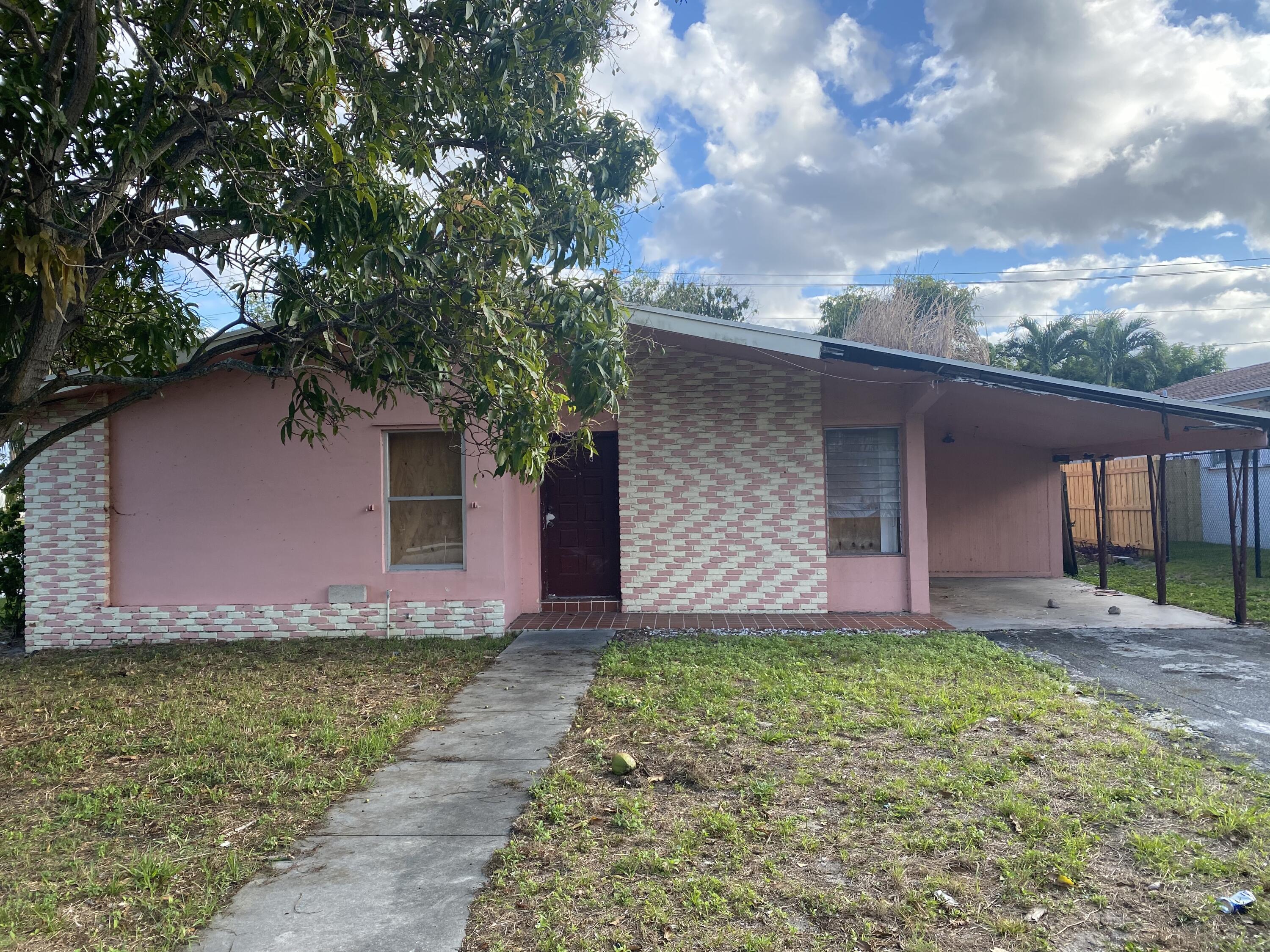 4 SW 8th Court