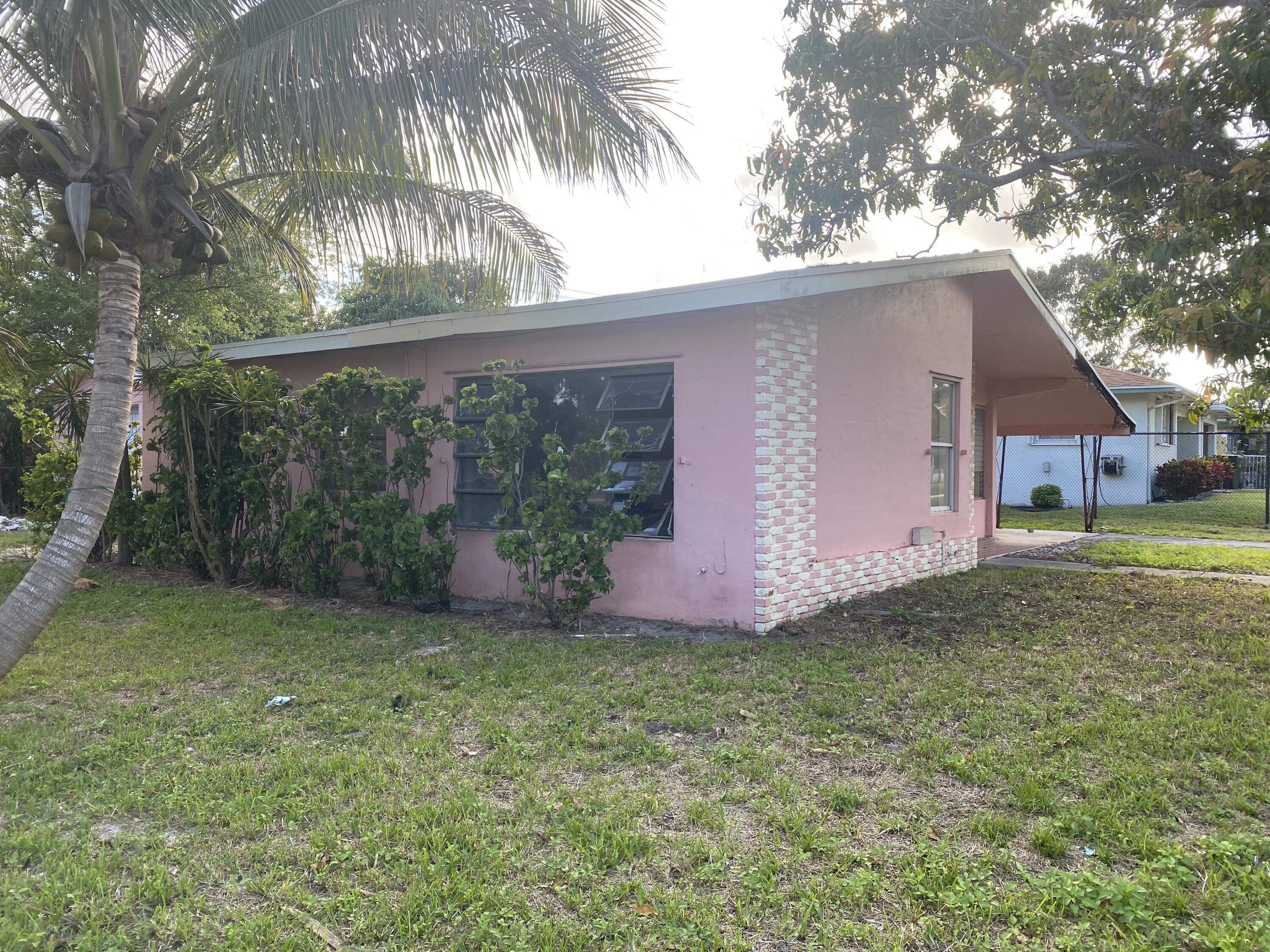 4 SW 8th Court