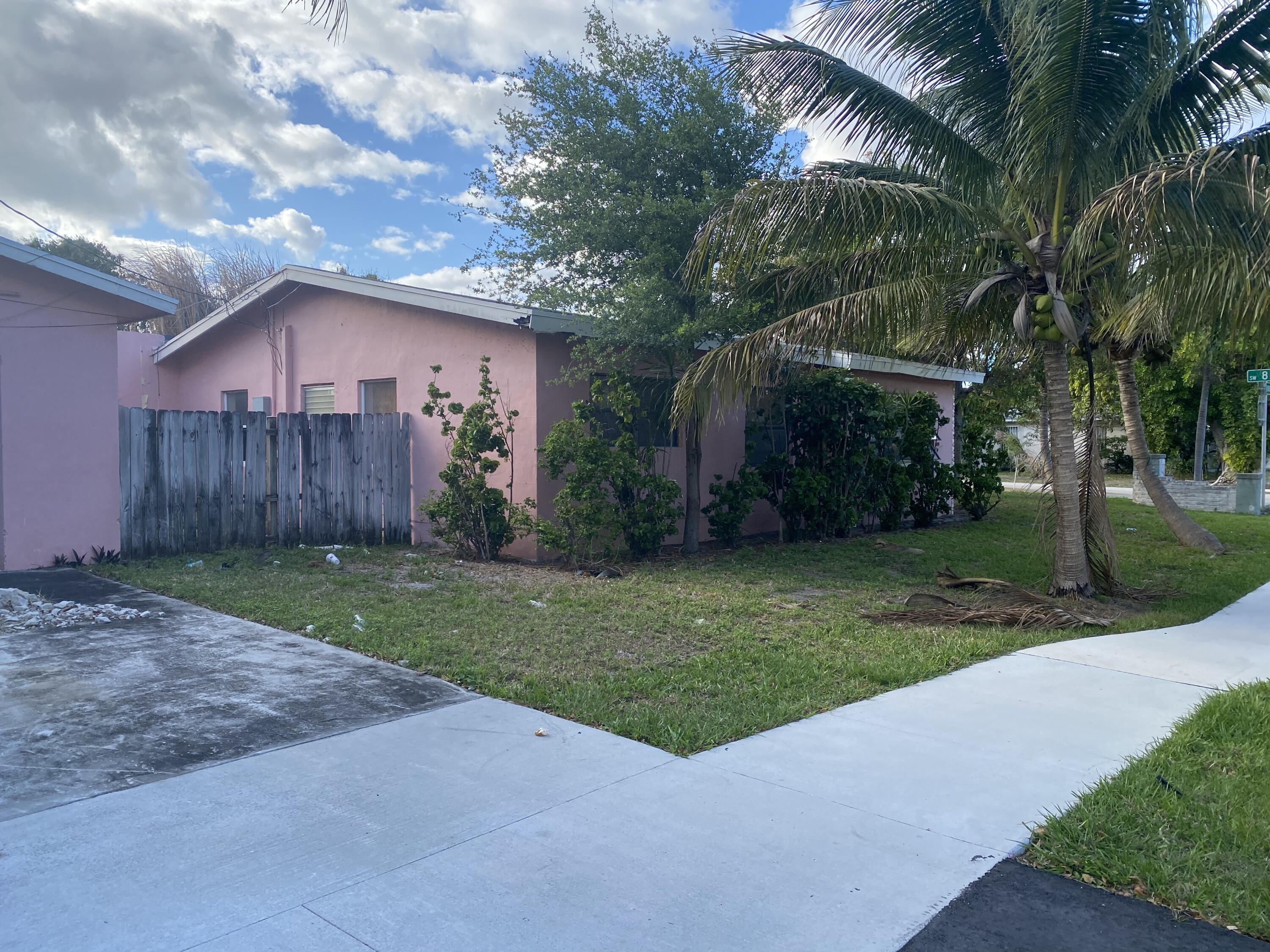 4 SW 8th Court