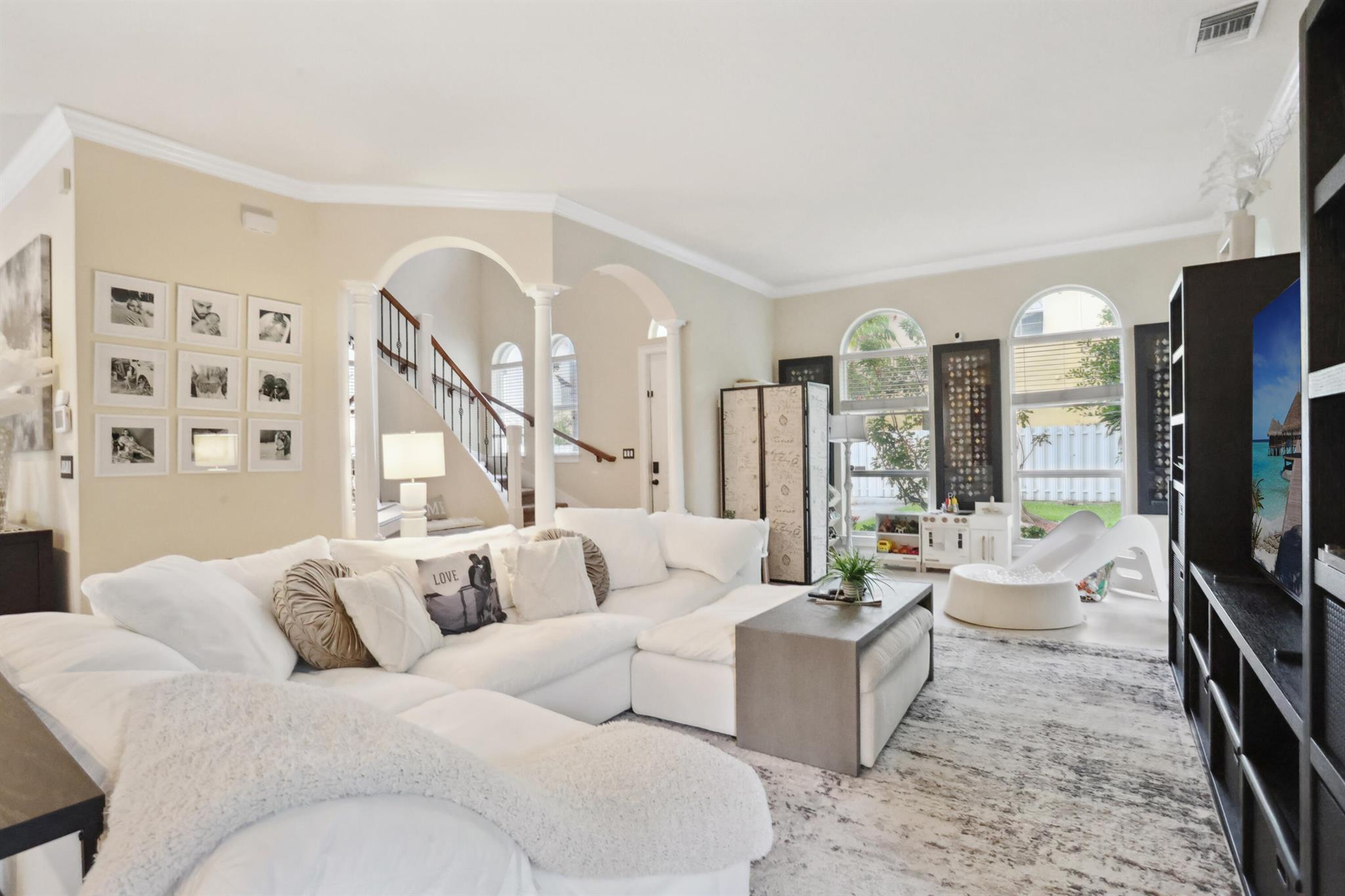 133 Via Poinciana Lane