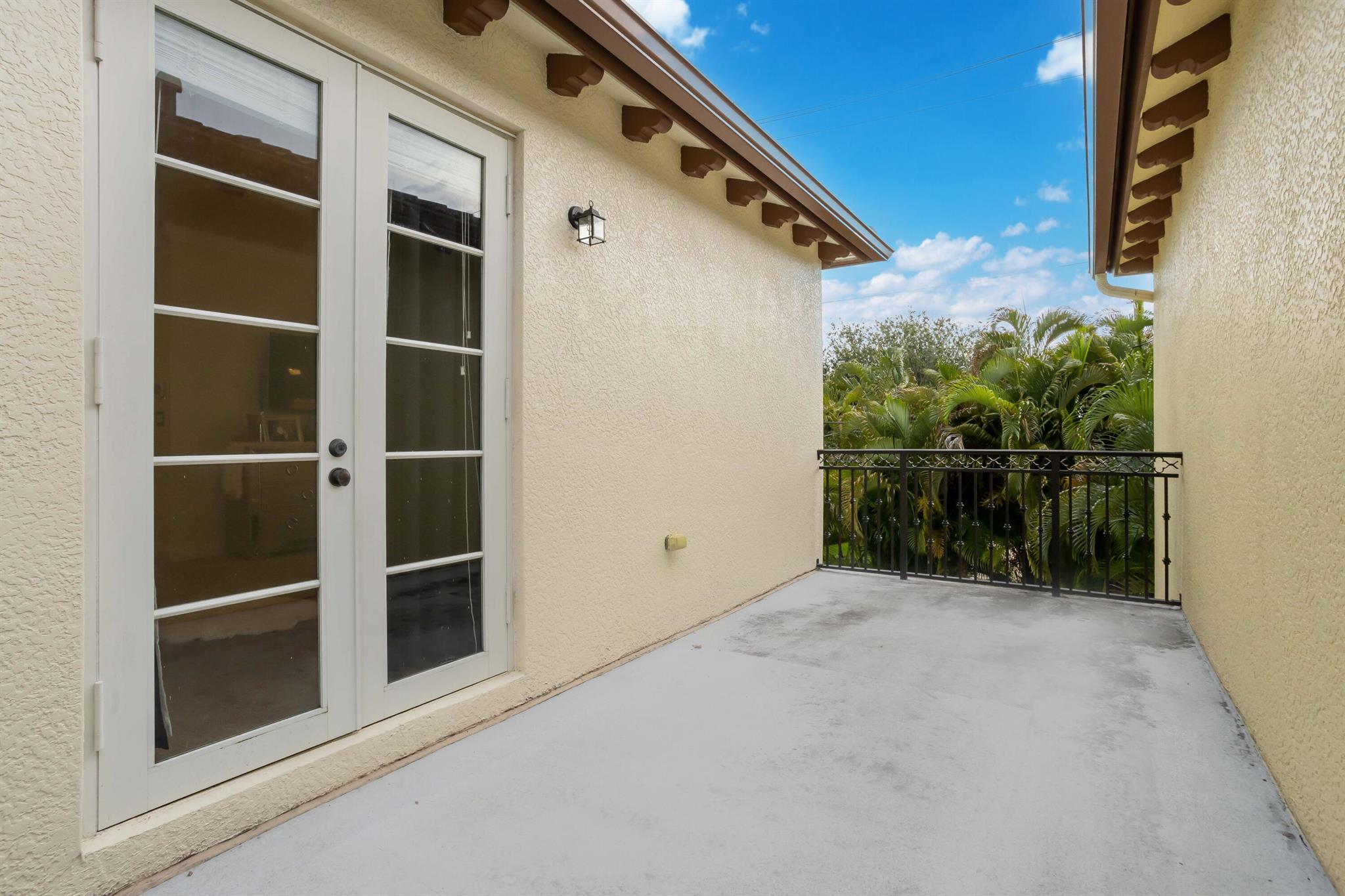 133 Via Poinciana Lane