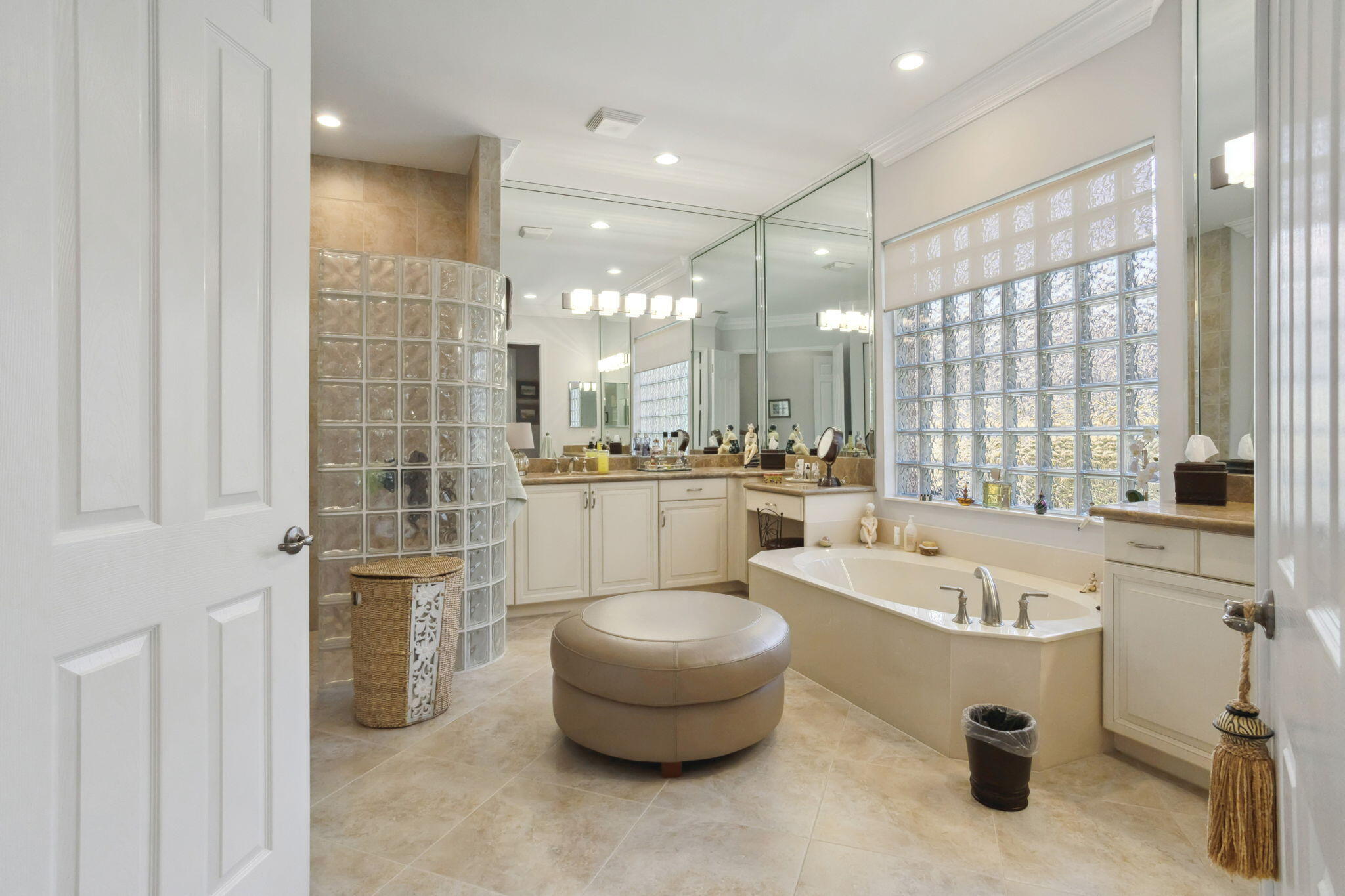 6984 Corning Circle