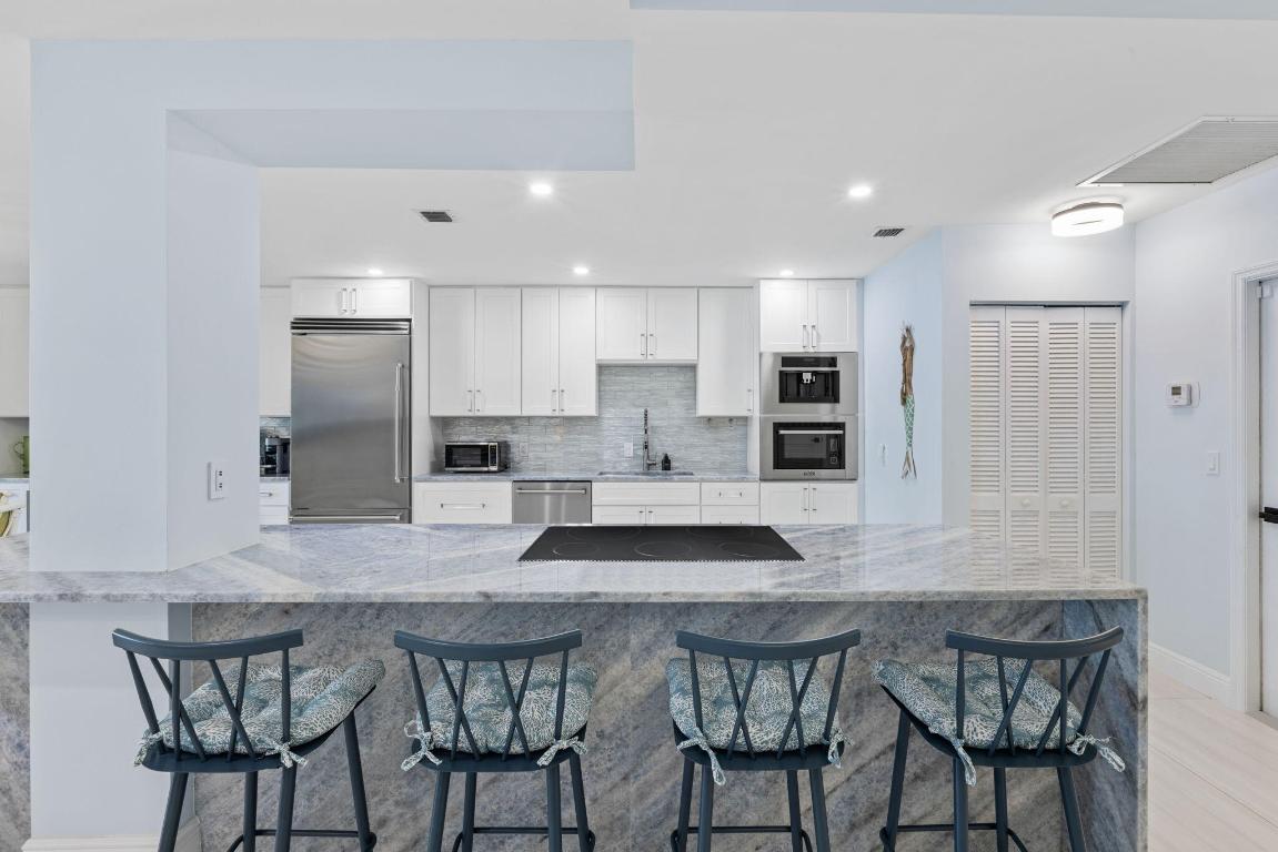 5556 N Ocean Boulevard 6a