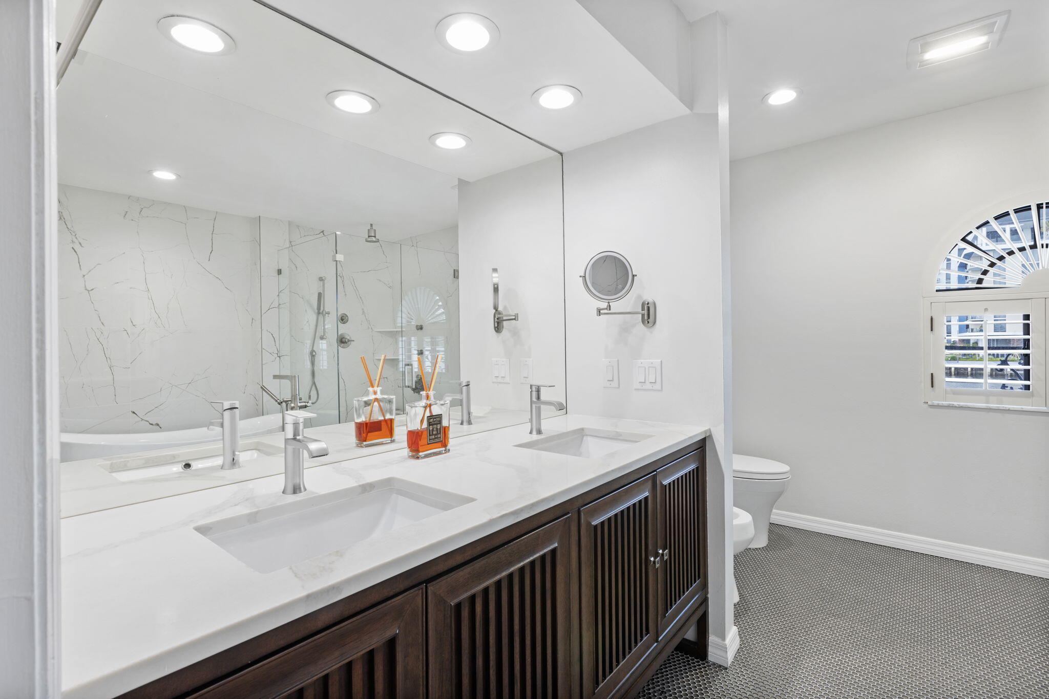 5556 N Ocean Boulevard 6a