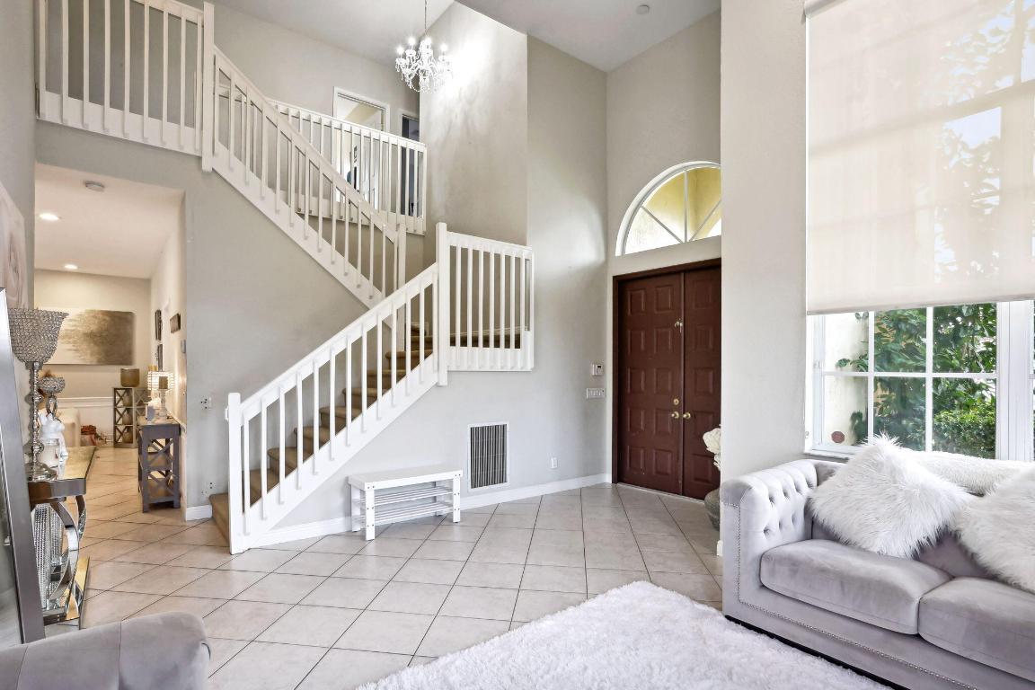 5755 Via De La Plata Circle