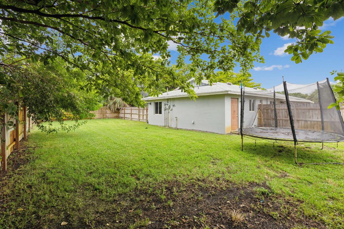 2227 NE 3rd Avenue 2