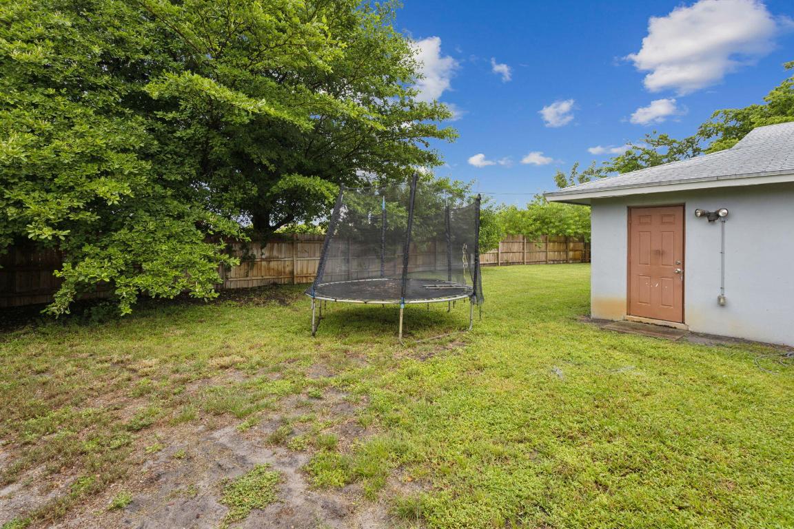 2227 NE 3rd Avenue 2