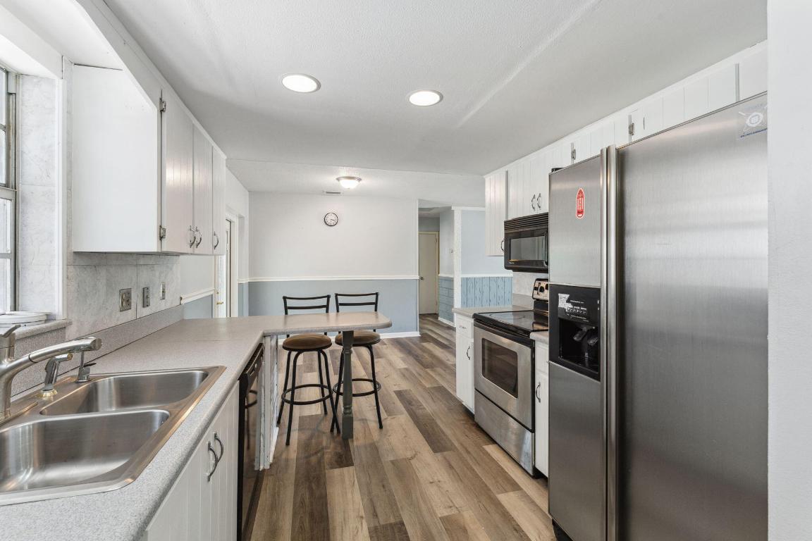 4194 Honeysuckle Avenue