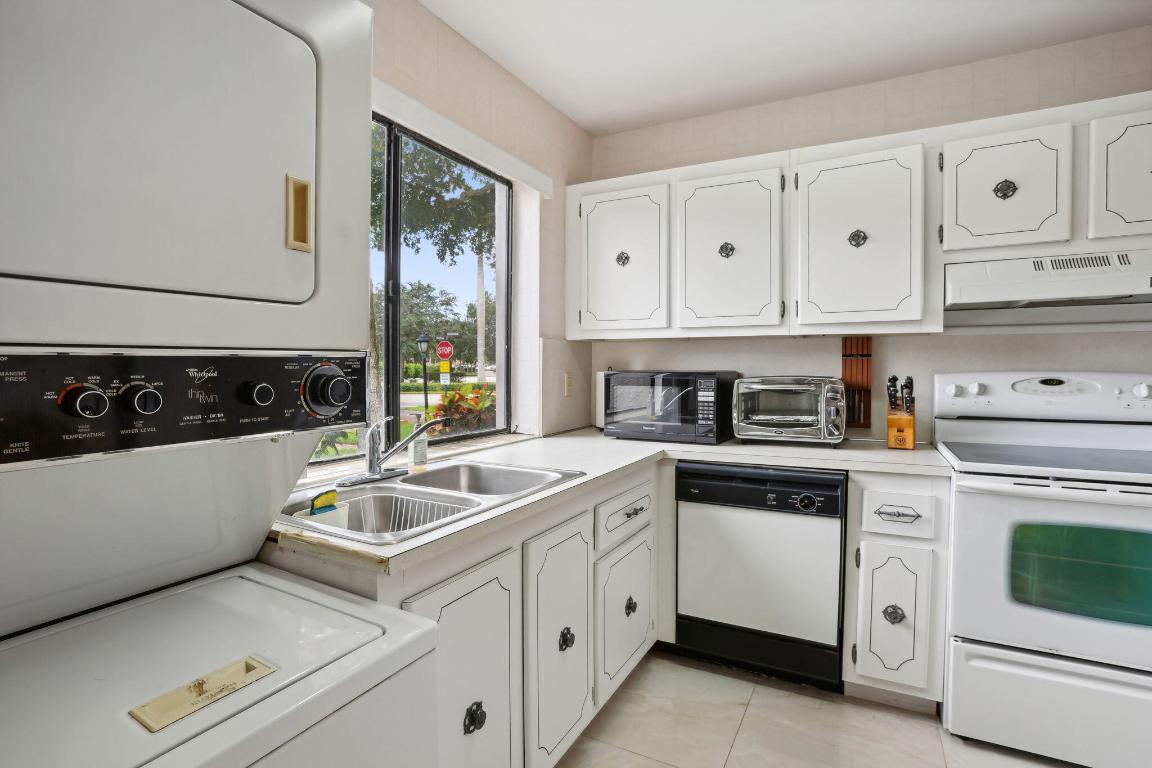 4482 Fountains Drive 4482