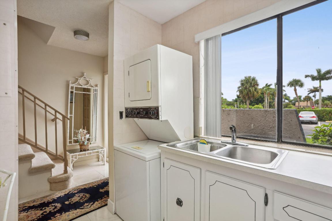 4482 Fountains Drive 4482