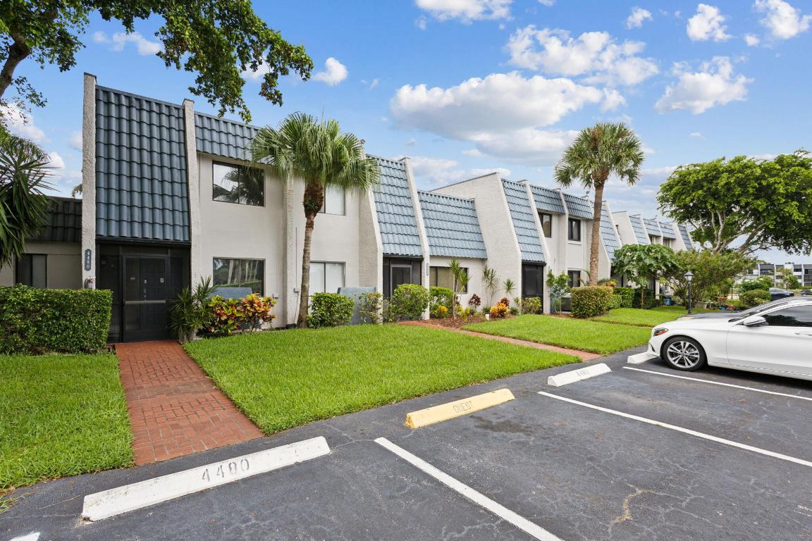 4482 Fountains Drive 4482