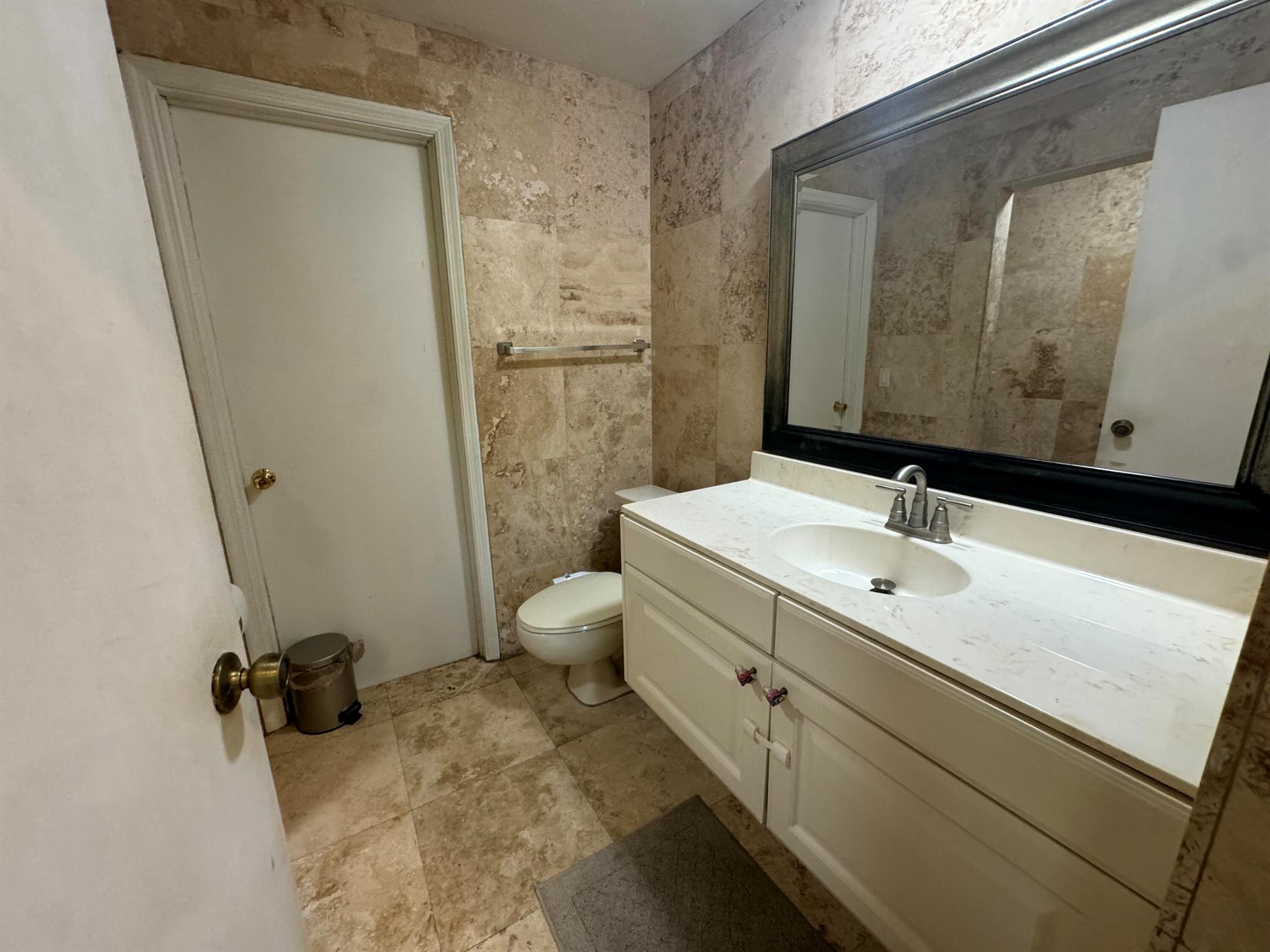 6225 Pine Drive Guest House
